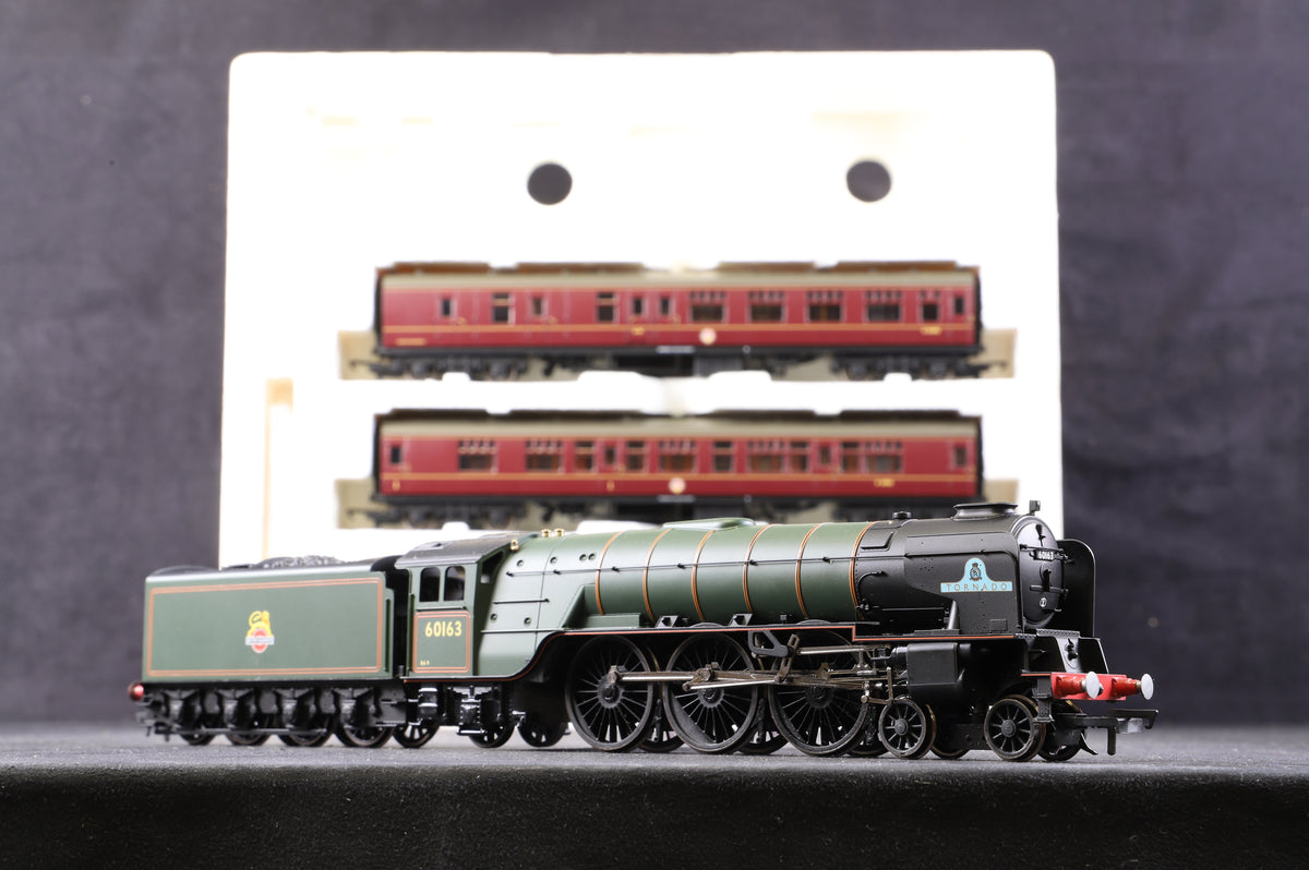 Hornby OO R3059 Tornado Express Train Pack