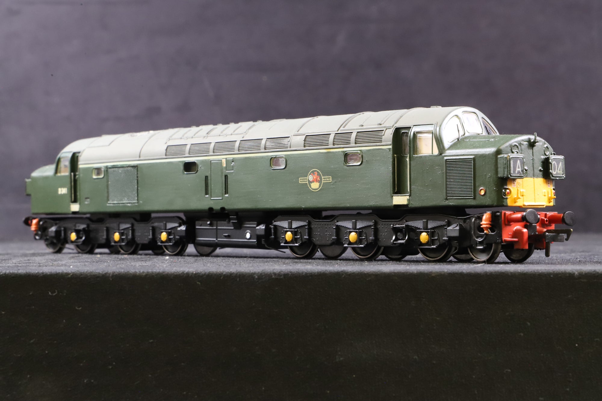 WORKSHOP Bachmann OO 32-487 Class 40 'D341' BR Green L/C Repainted