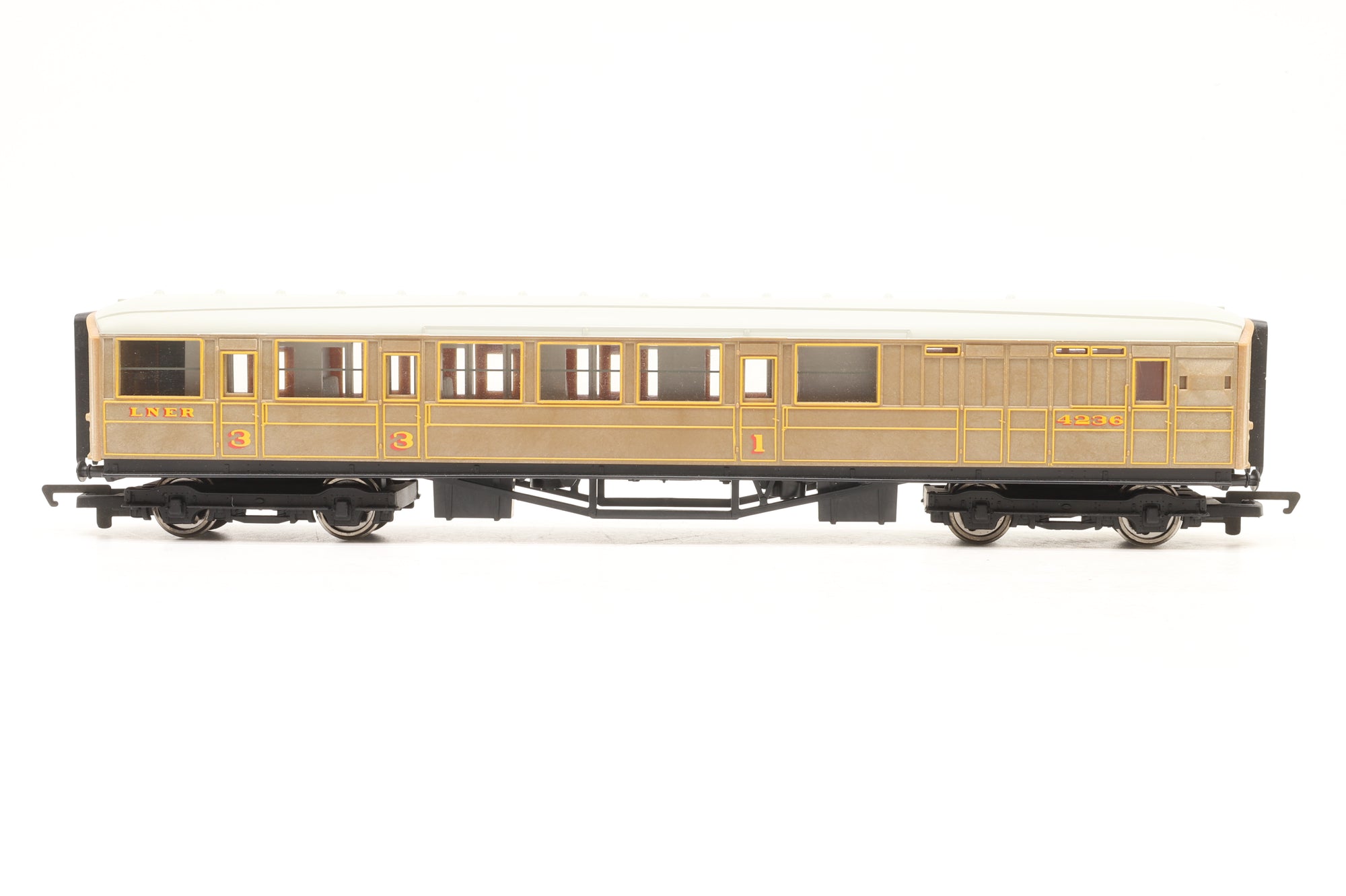 Hornby OO A1 'Flying Scotsman' '4472' & 4 LNER Non-Corridor Teak Coaches