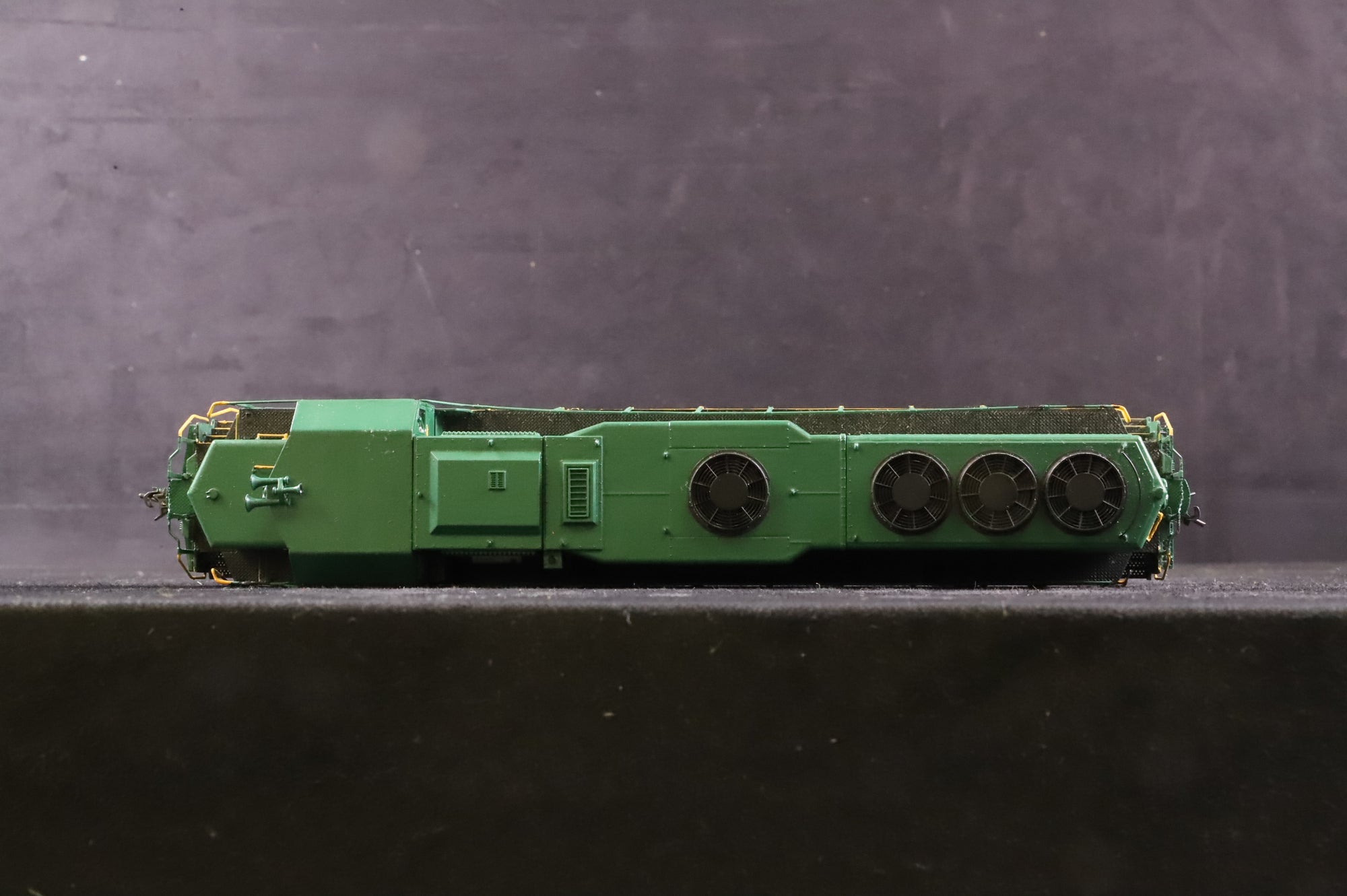 Atlas HO GP-40 Loco No.302 in Green Mountain Livery