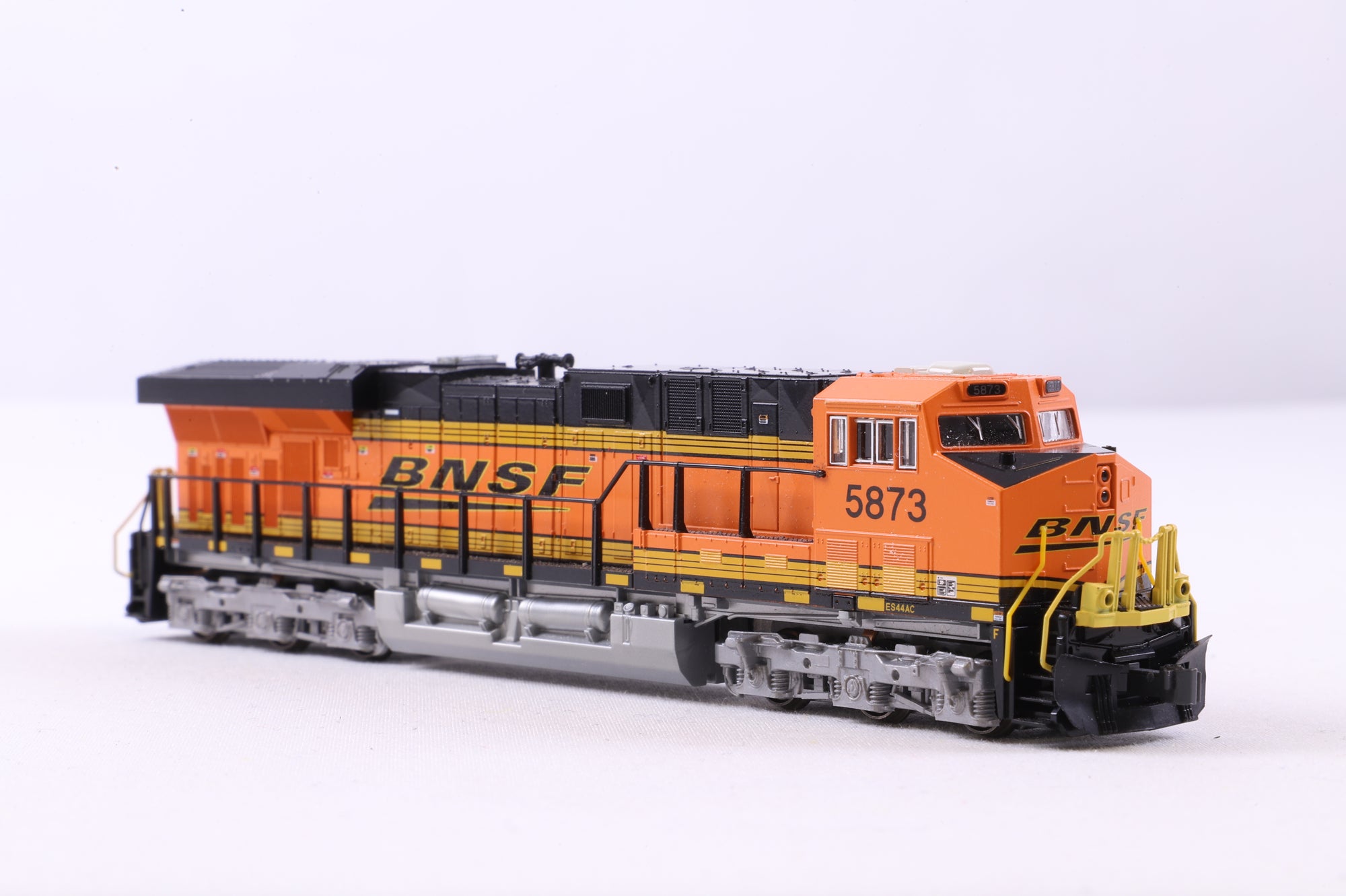 Kato N Gauge 176-8930 GE ES44AC No.5573 in BNSF Livery