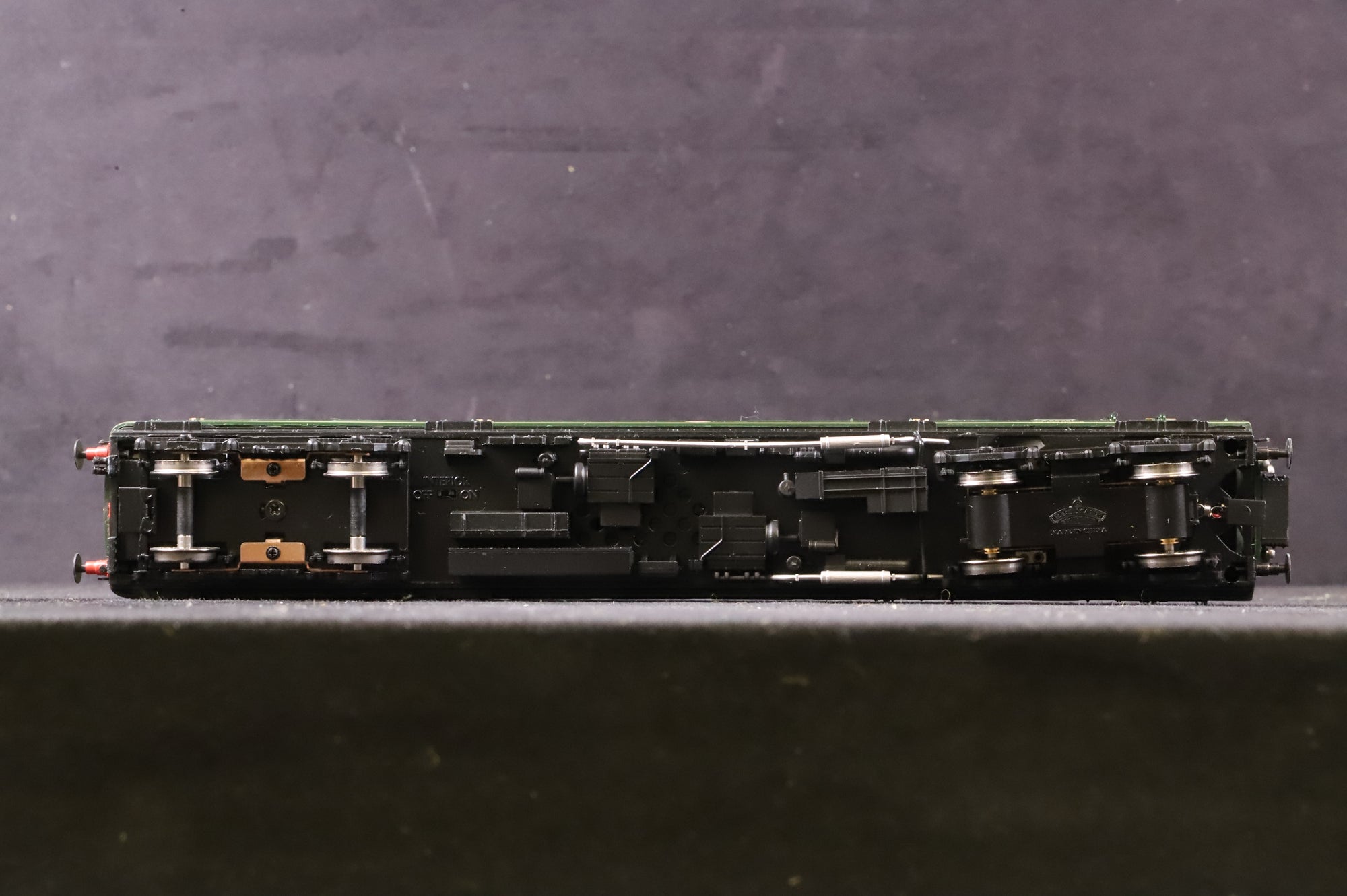 Bachmann OO 32-285 Class 101 2 Car DMU in BR Green w/ Speed Whiskers