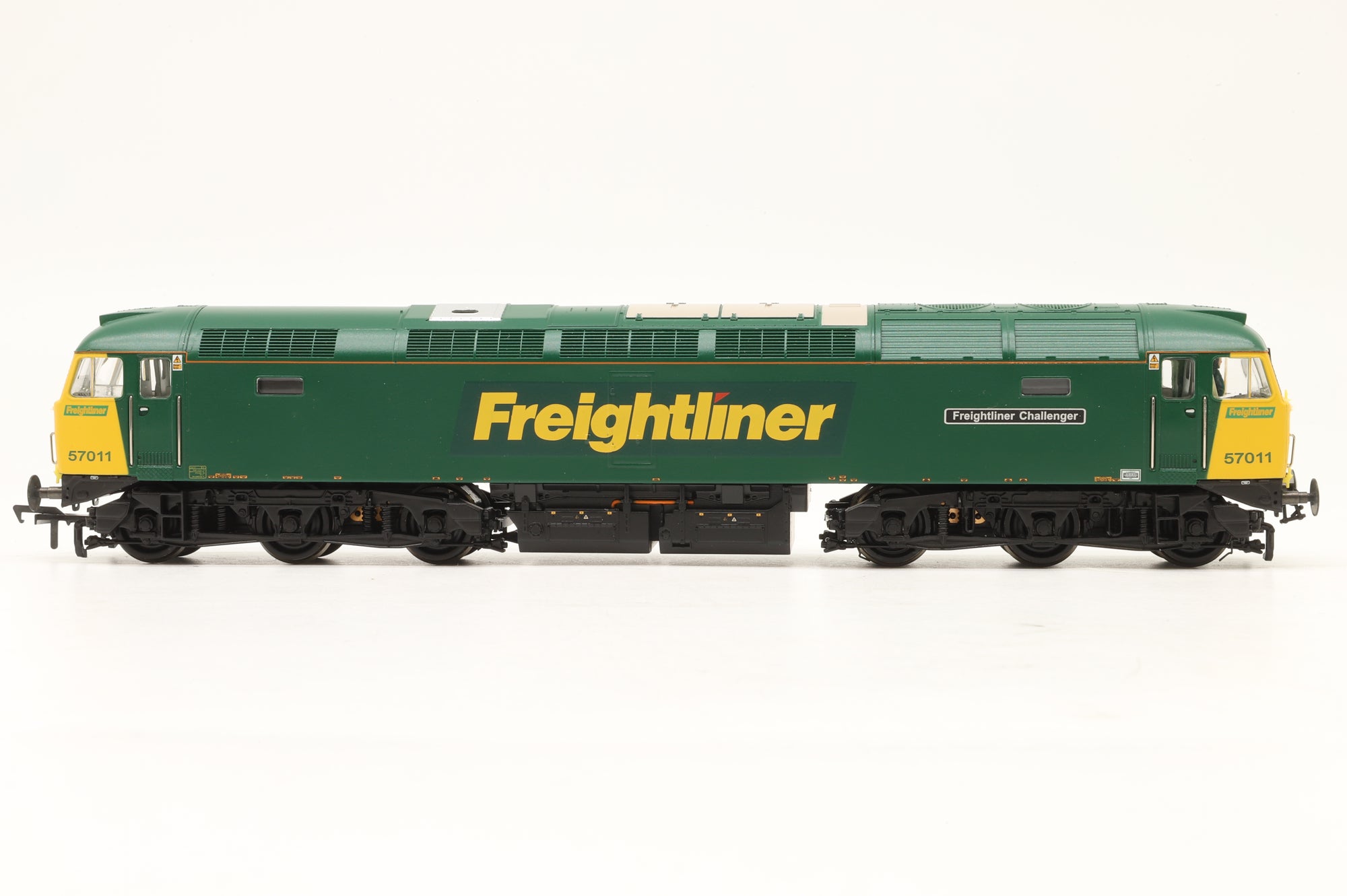 Bachmann OO 32-753 Class 57/0 '57011' Freightliner