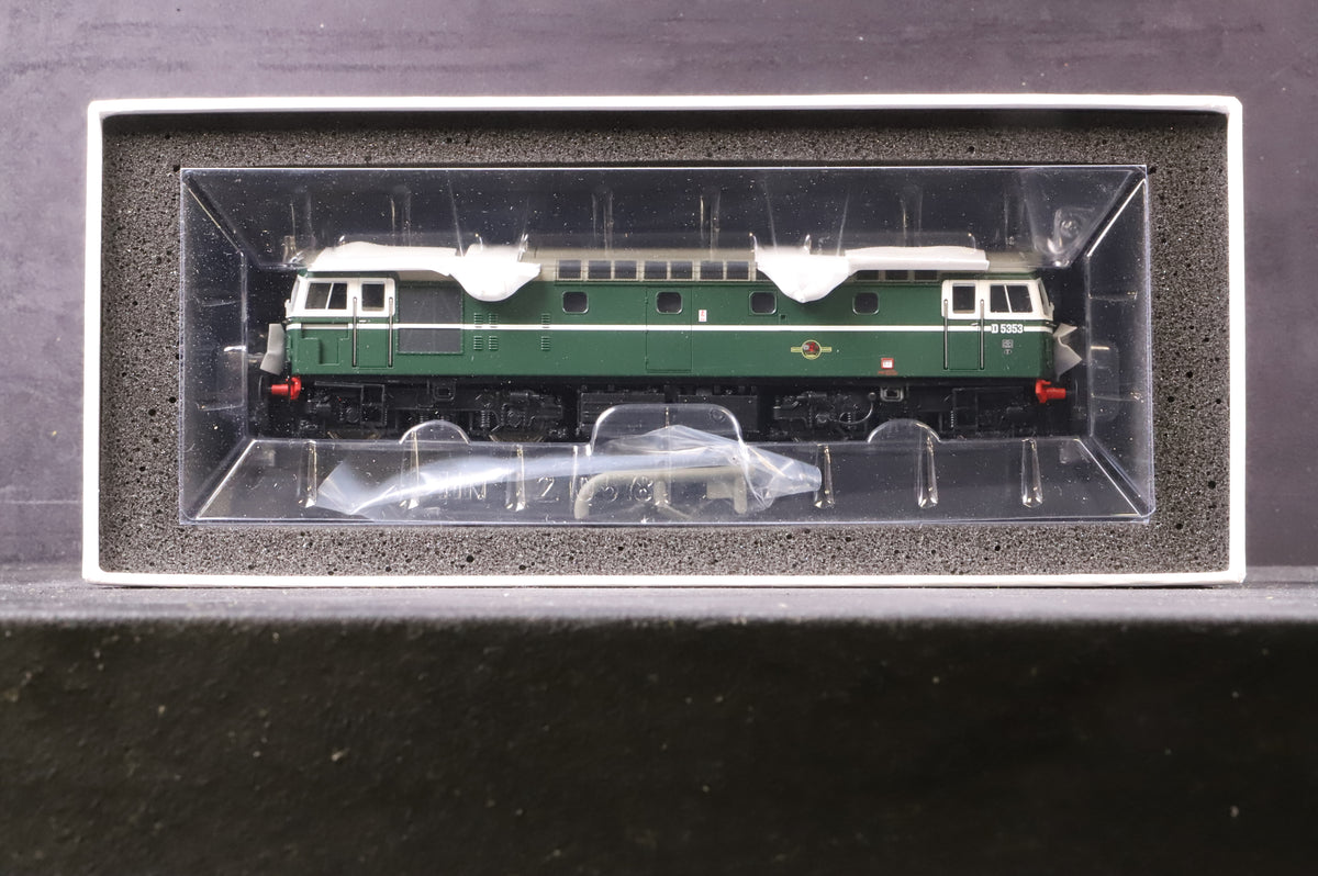 Heljan OO 2724 Class 27 D5353 in BR Green