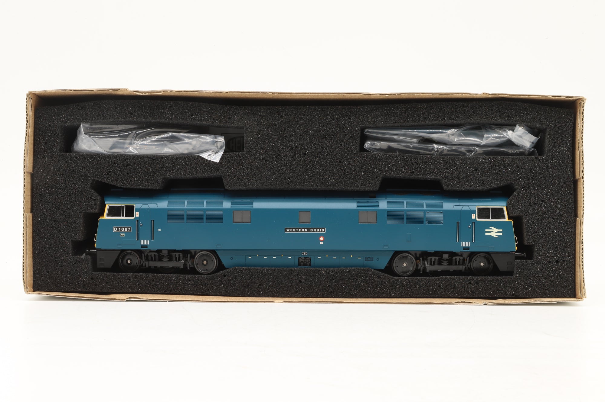 Heljan OO 5202 Class 52 Western D1067 'Western Druid' BR Blue Yellow Ends