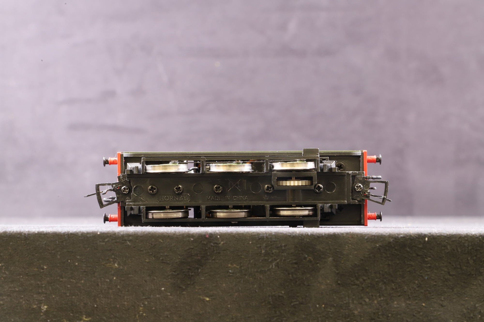 Hornby OO A1 Terrier 2647 in Lined SR Olive