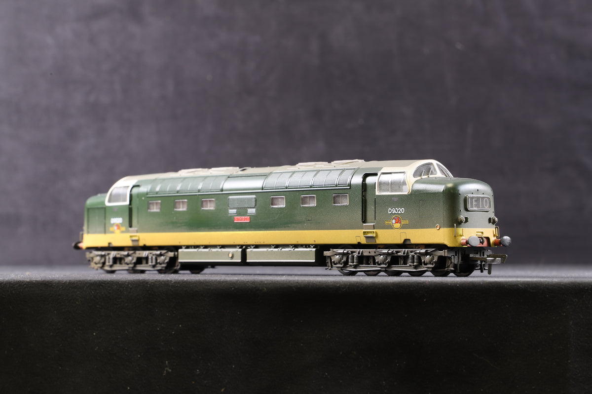 Bachmann OO Class 55 Diesel &#39;D9020&#39; &#39;Nimbus&#39; BR Two Tone Green, Weathered