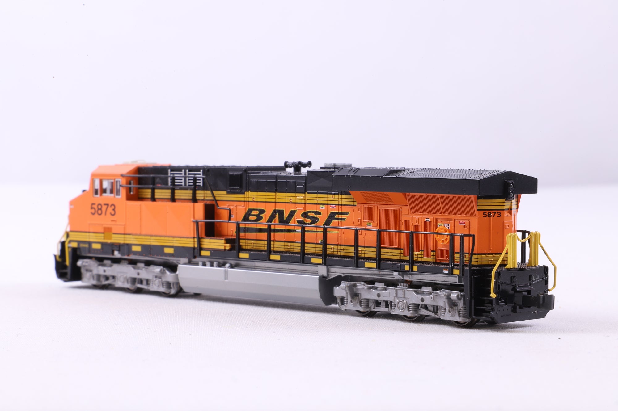 Kato N Gauge 176-8930 GE ES44AC No.5573 in BNSF Livery