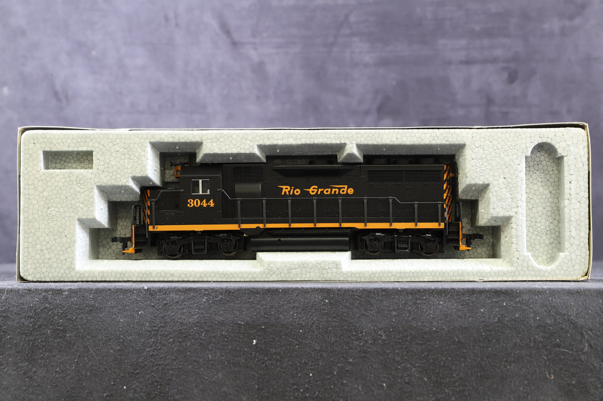 Kato HO 37-04A EMD GP35 Diesel Locomotive Denver &amp; Rio Grande &#39;3044&#39;