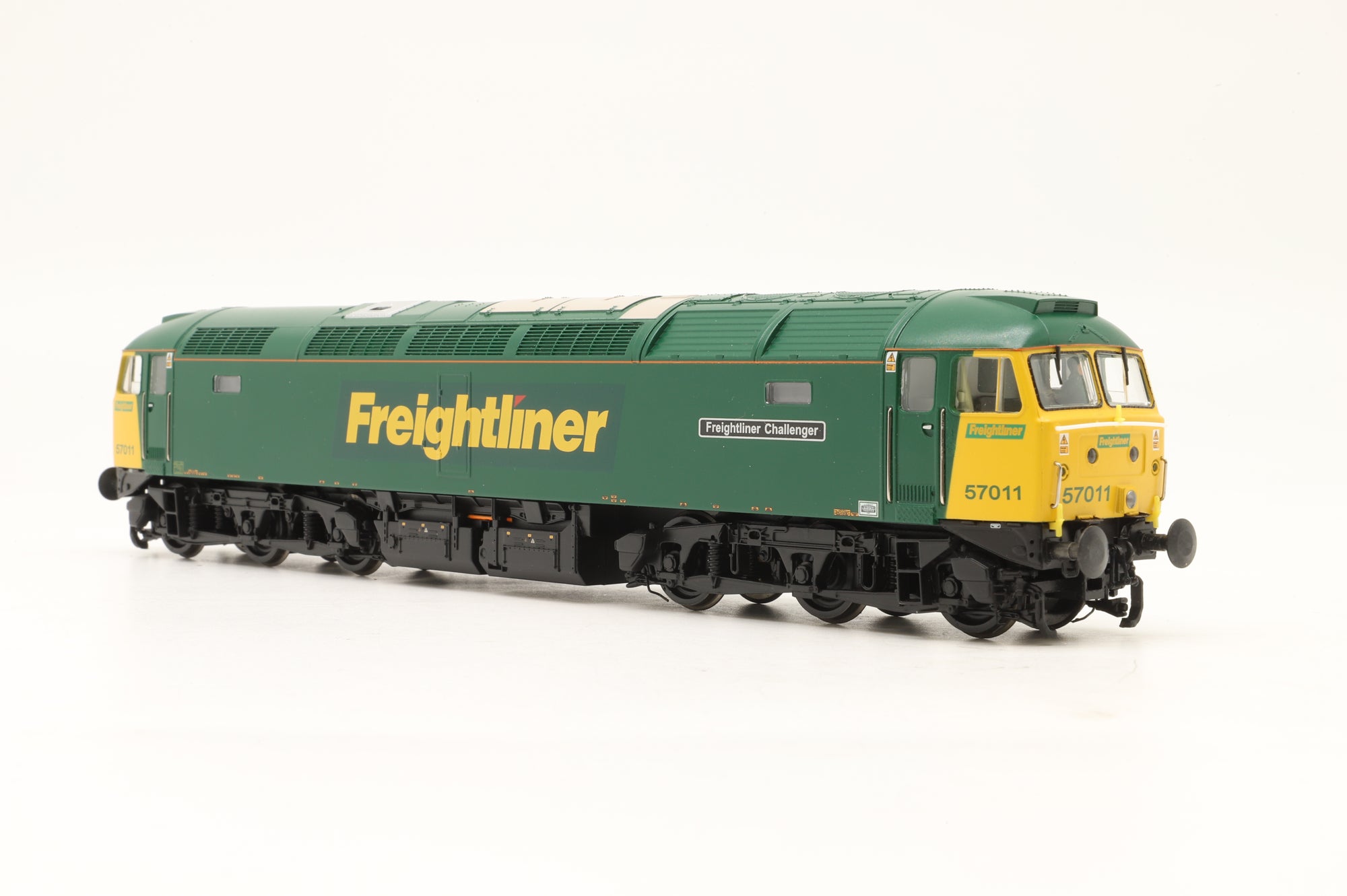Bachmann OO 32-753 Class 57/0 '57011' Freightliner