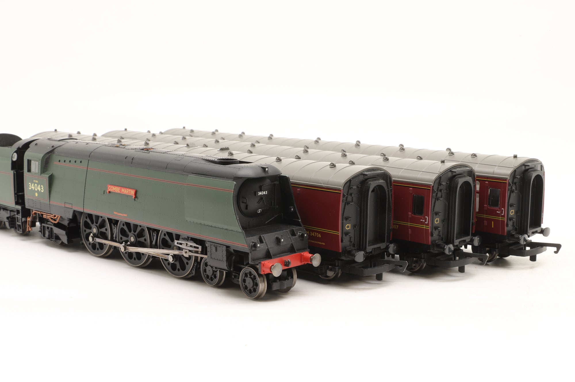 Hornby OO R2436 'The Pines Express' Train Pack