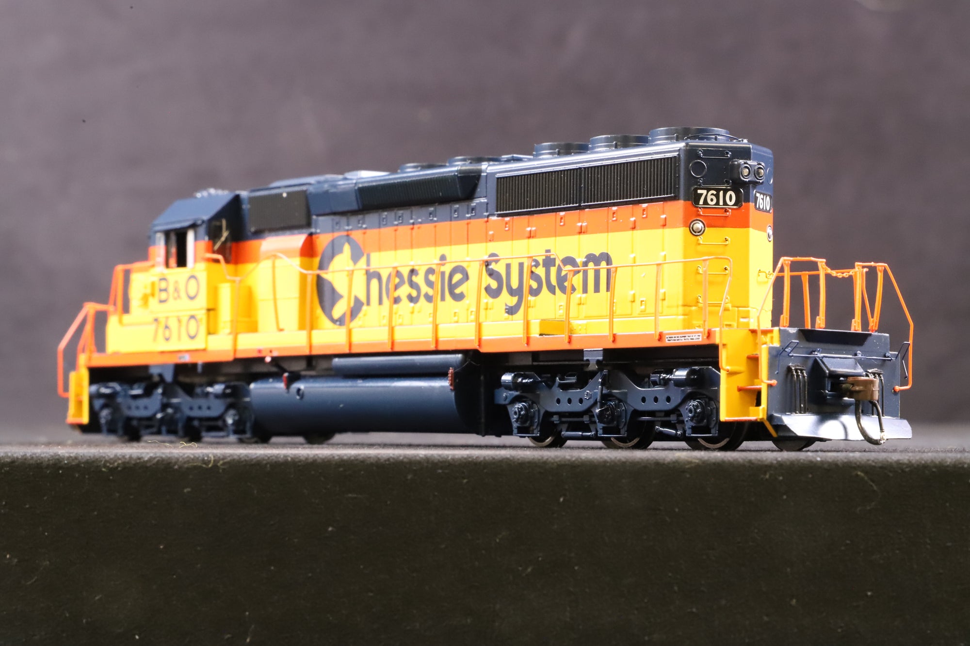 Athearn HO ATH72086 SD40-2 '7610' Diesel Locomotive B&O Chessie System DCC Fitted