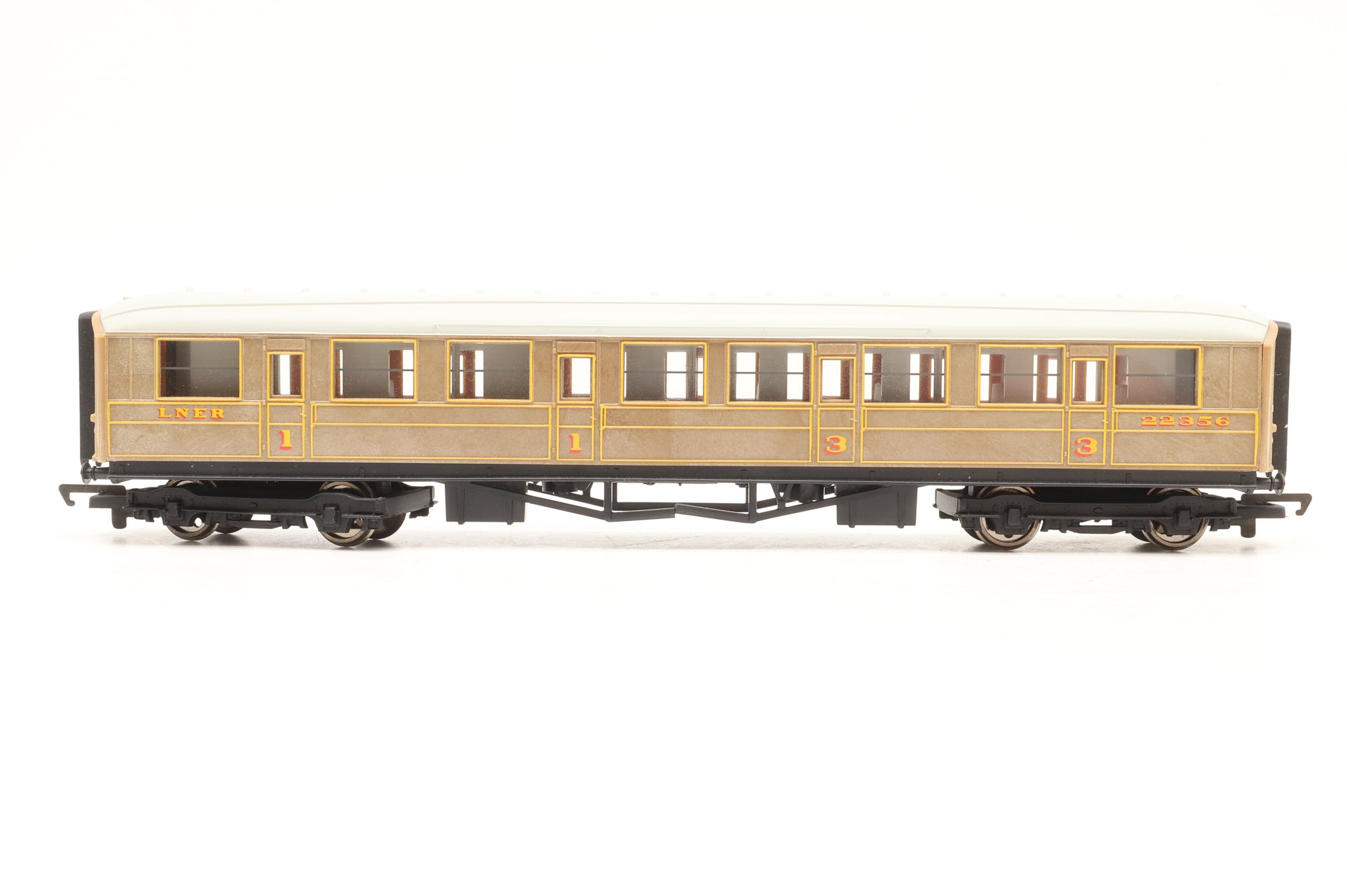 Hornby OO A1 'Flying Scotsman' '4472' & 4 LNER Non-Corridor Teak Coaches