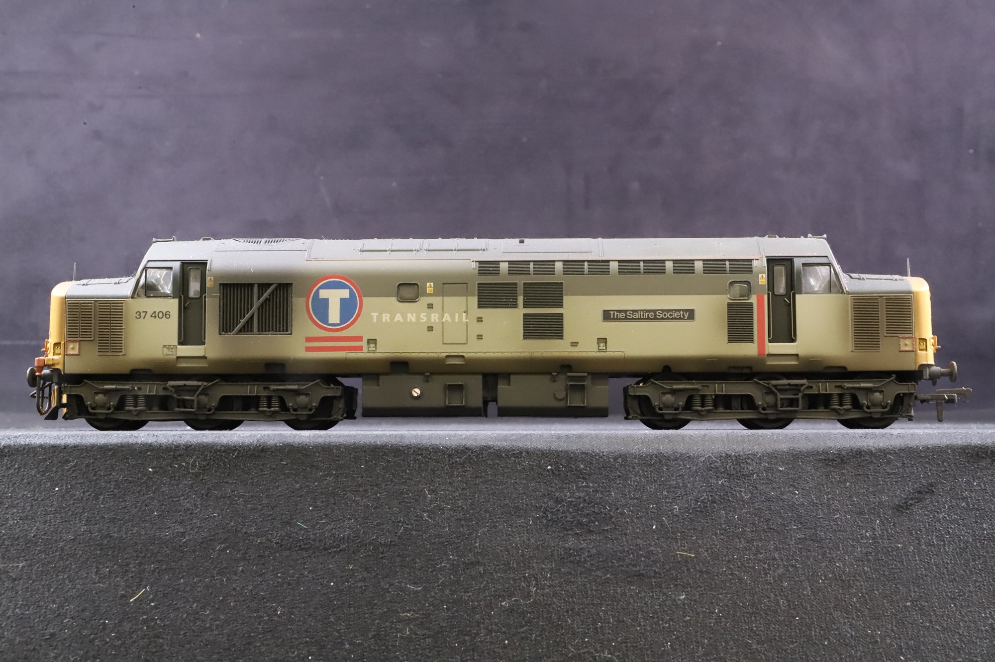 Bachmann OO Class 37 37406 'The Saltire Society' in Ex-BR Railfrieght Transrail Livery - Weathered