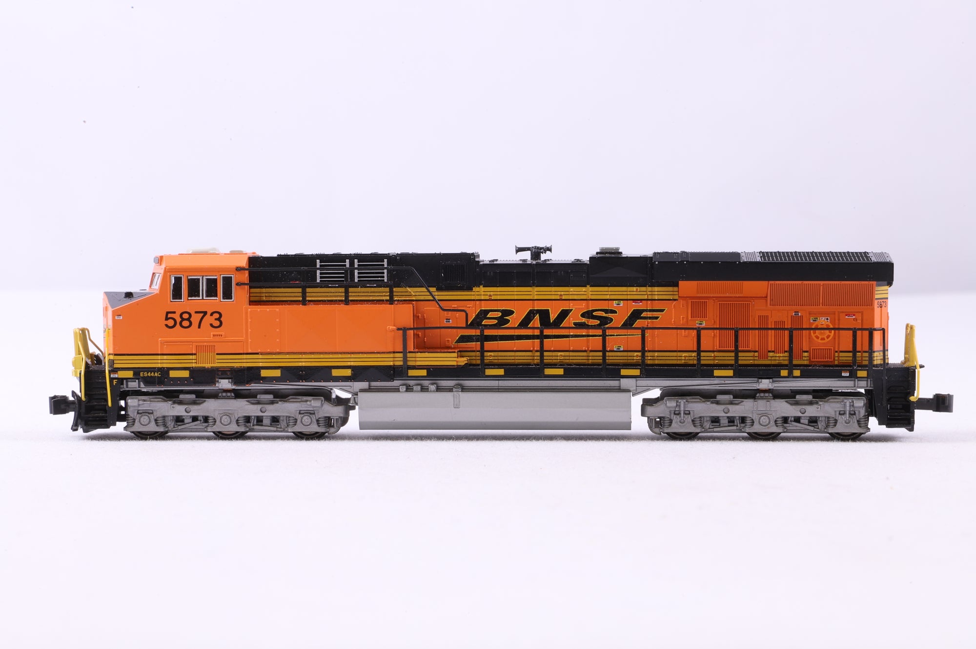 Kato N Gauge 176-8930 GE ES44AC No.5573 in BNSF Livery