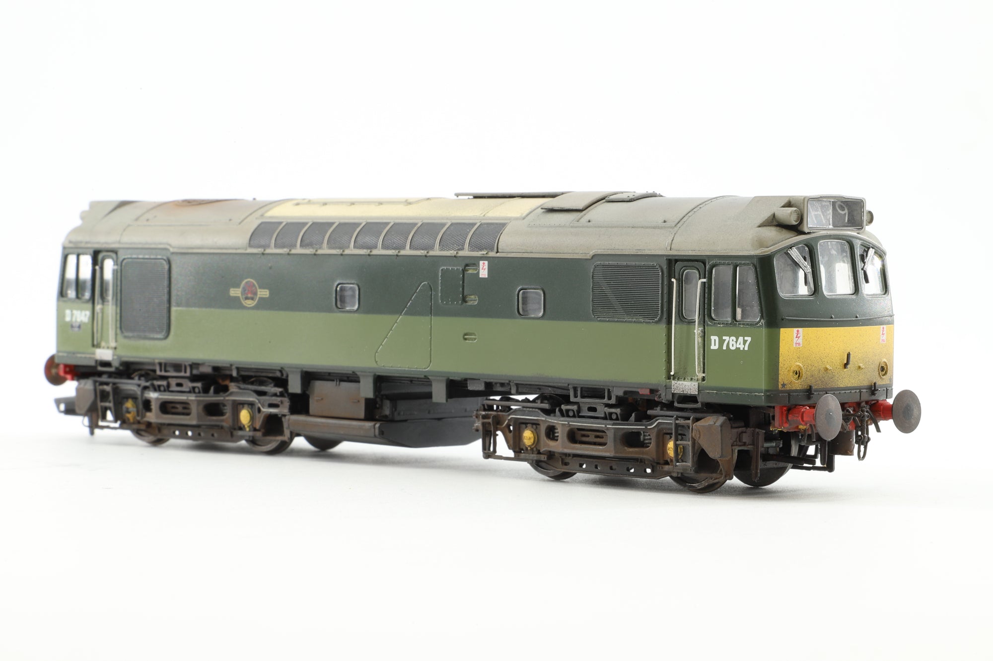 Heljan OO 2530 Class 25 'D7647' BR Two Tone Green With Small Yellow Panels Weathered DCC Fitted
