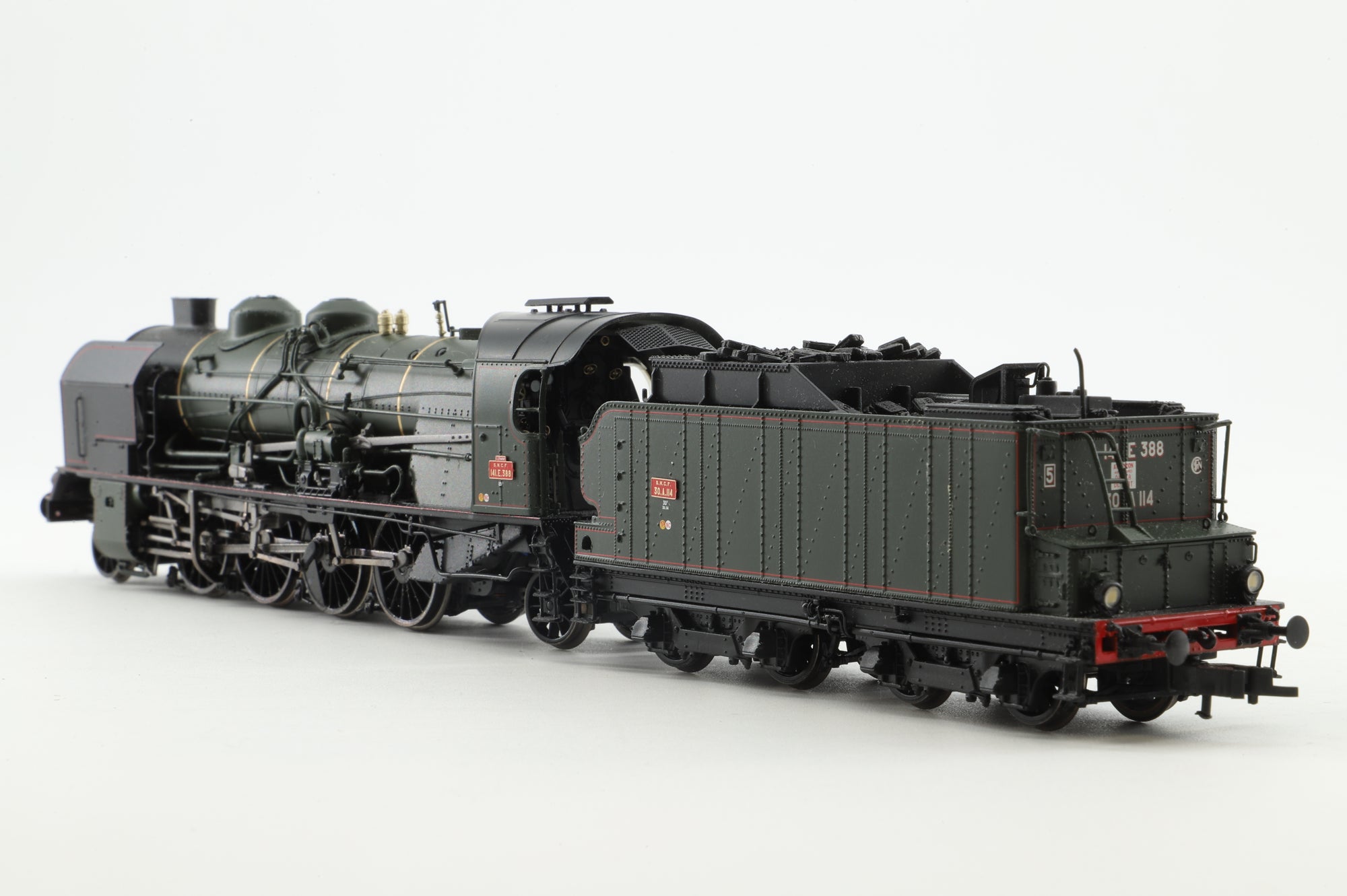 REE Models HO MB-051 Class 141 in SNCF Clermont Green