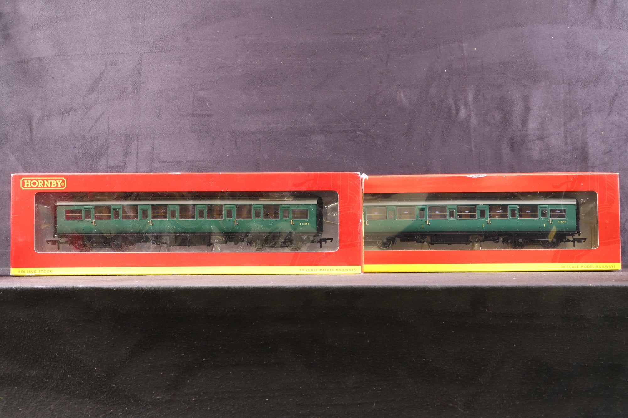 Hornby OO Rake of 6 BR Green Maunsell Coaches, Inc. R4305E, R4303D, R4302A & E, R4304E & R4303B