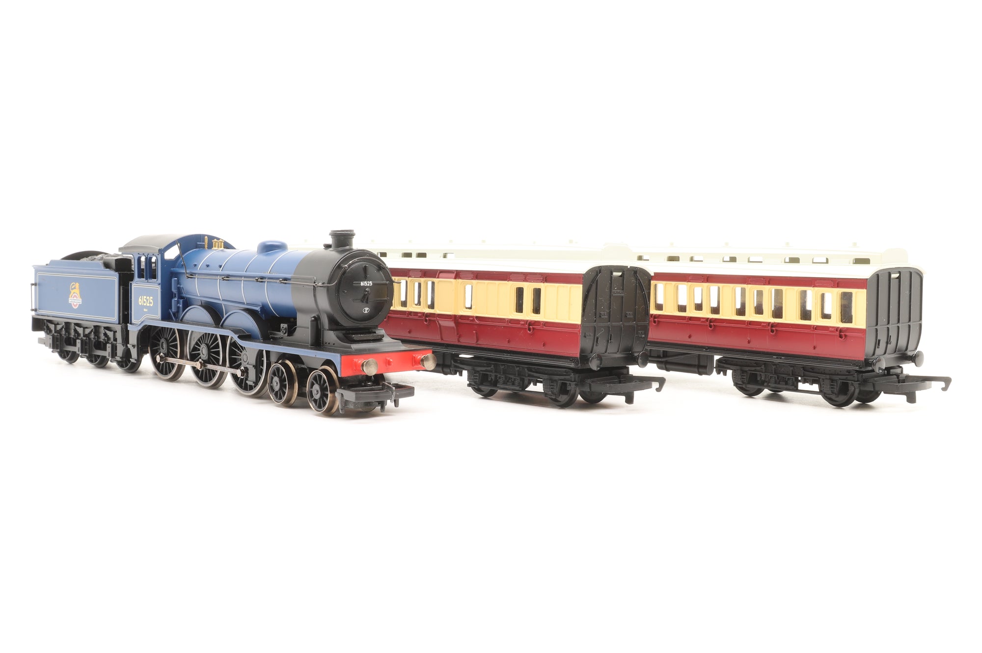 Hornby OO Class B12 BR Express Passenger Blue '61525' & Two Clerestory Coaches