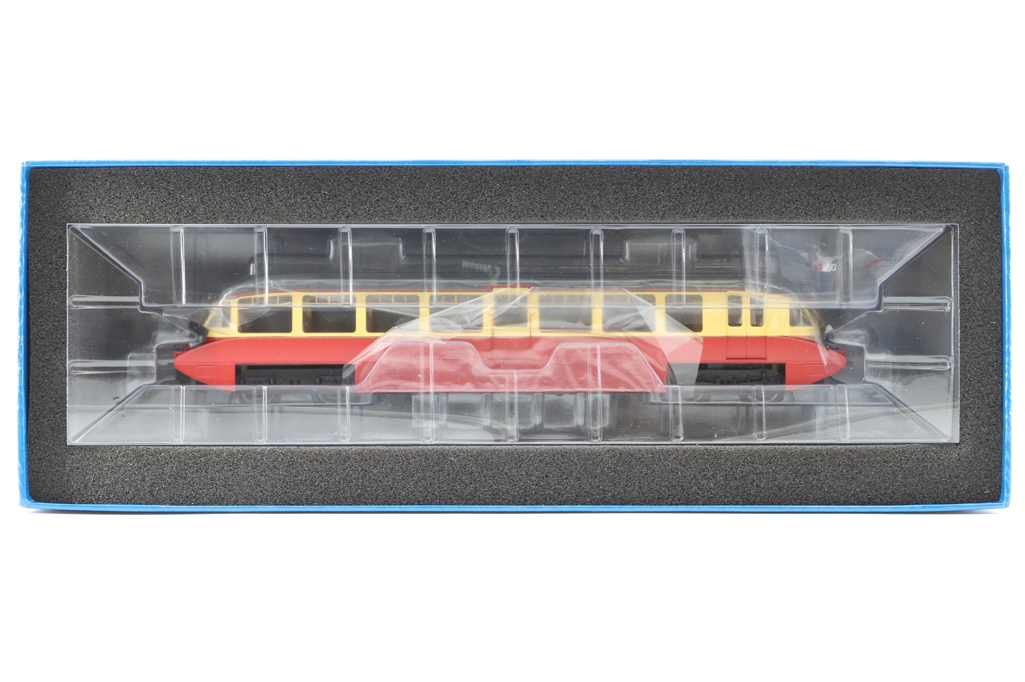 Dapol OO 4D-011-008 Streamlined Railcar W8 BR Lined Carmine & Cream