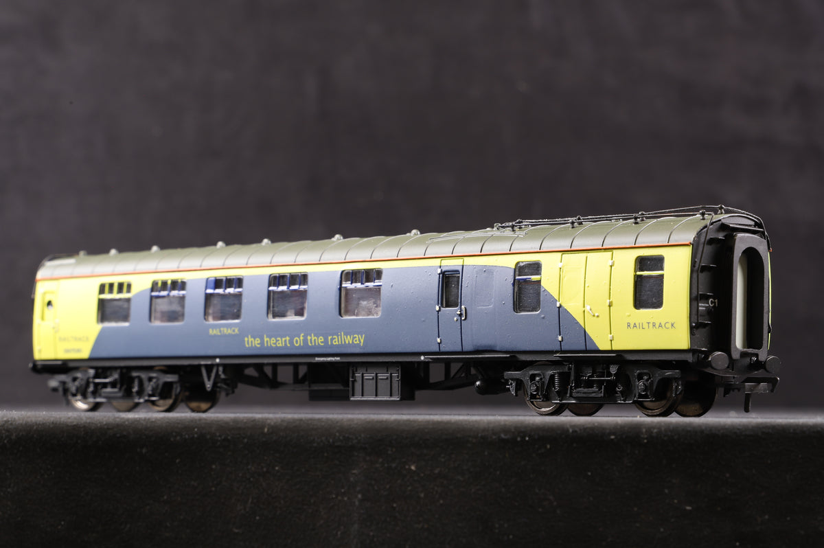 Bachmann OO Rake Of 2 Mk1 Railtrack Coaches Resprayed/ Converted