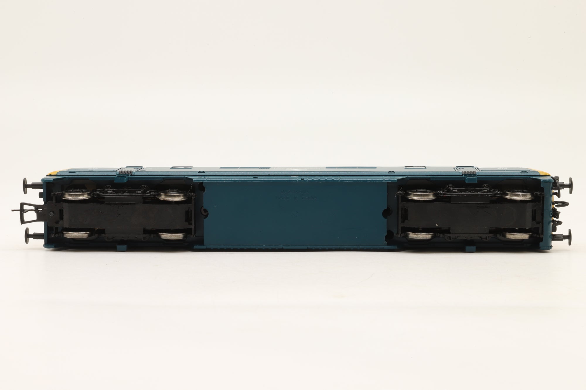 Bachmann OO 32-061 Class 42 D812 'The Royal Naval Reserve' in BR Blue