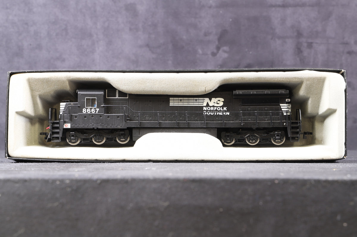 Spectrum HO 85005 Dash 8 40C Norfolk Southern &#39;8667&#39;