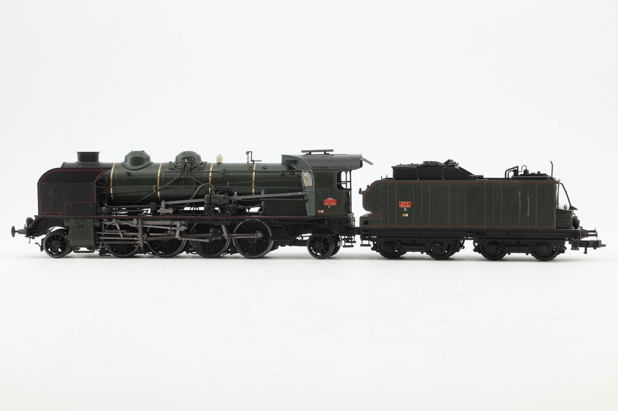 REE Models HO MB-051 Class 141 in SNCF Clermont Green