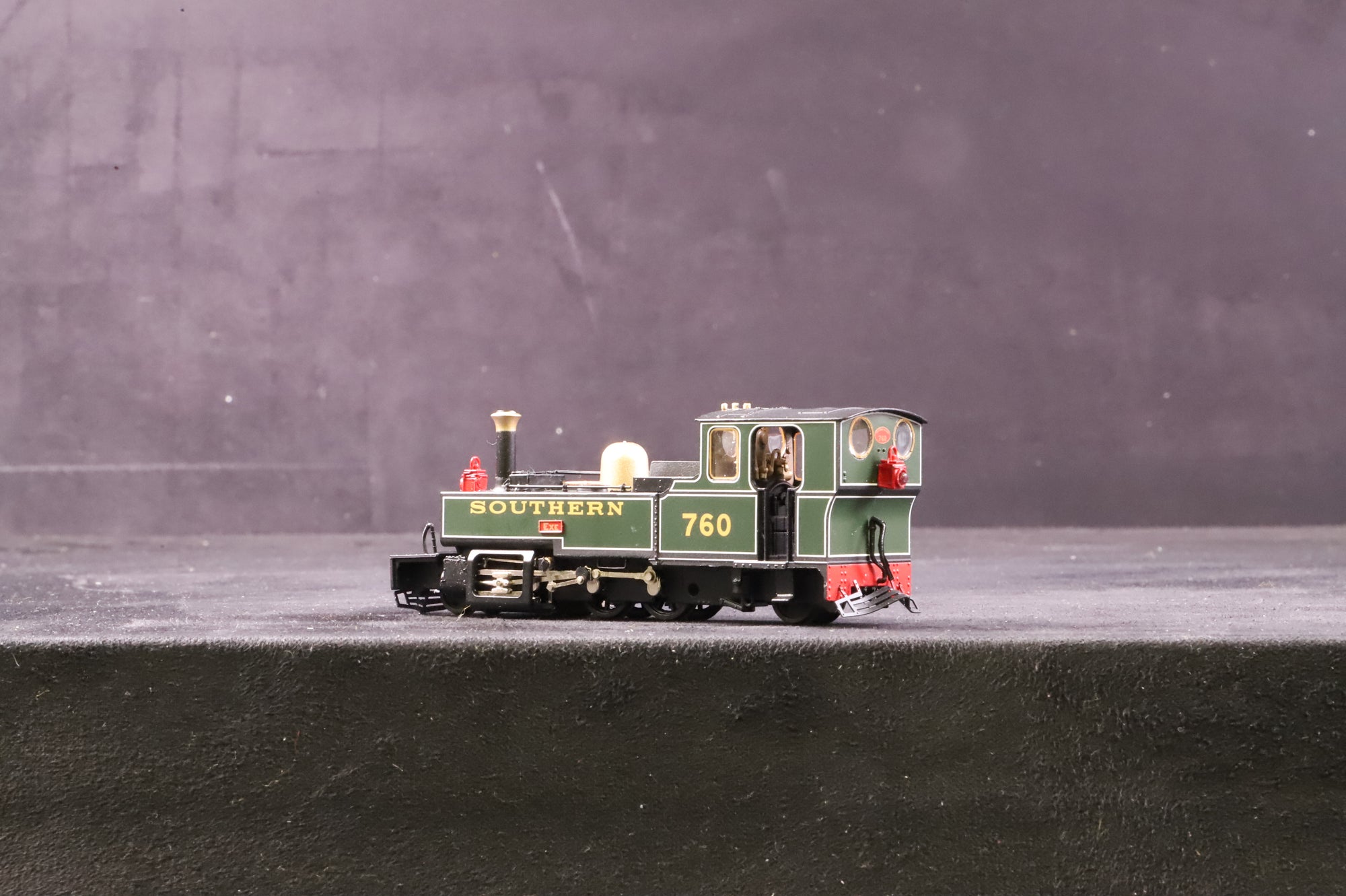 Heljan OO9 99511 L&B Tank No.760 EXE in SR Lined Green