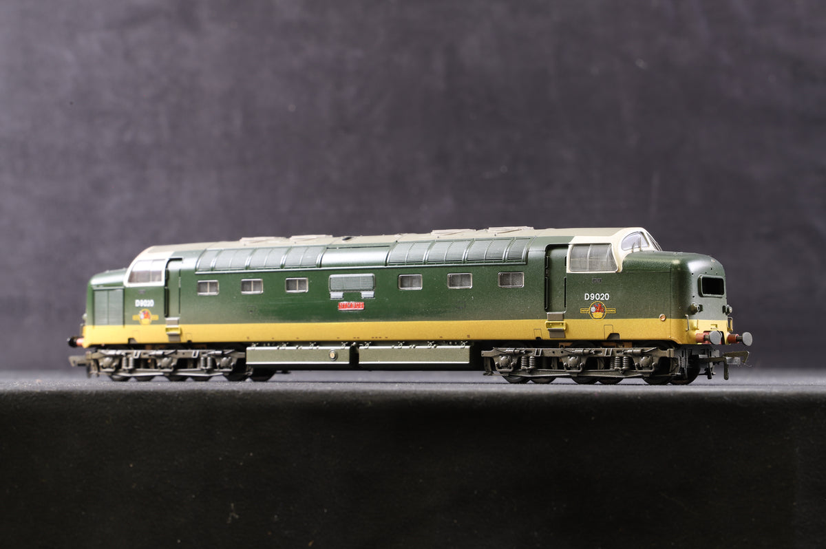 Bachmann OO Class 55 Diesel &#39;D9020&#39; &#39;Nimbus&#39; BR Two Tone Green, Weathered