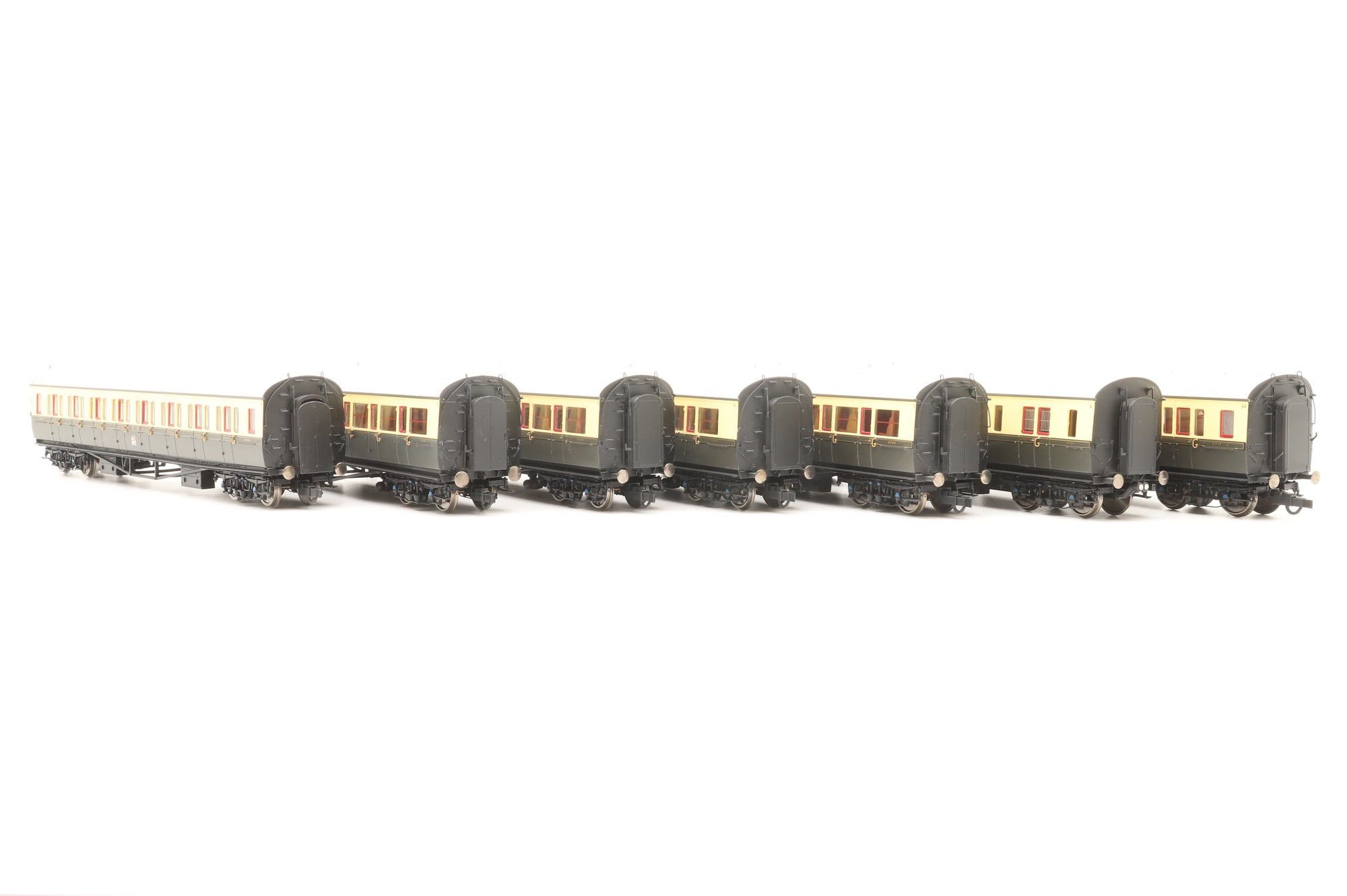 Hornby OO Rake of 7 Collet GWR Chocolate & Cream Coaches, DC/DCC Lighting Fitted