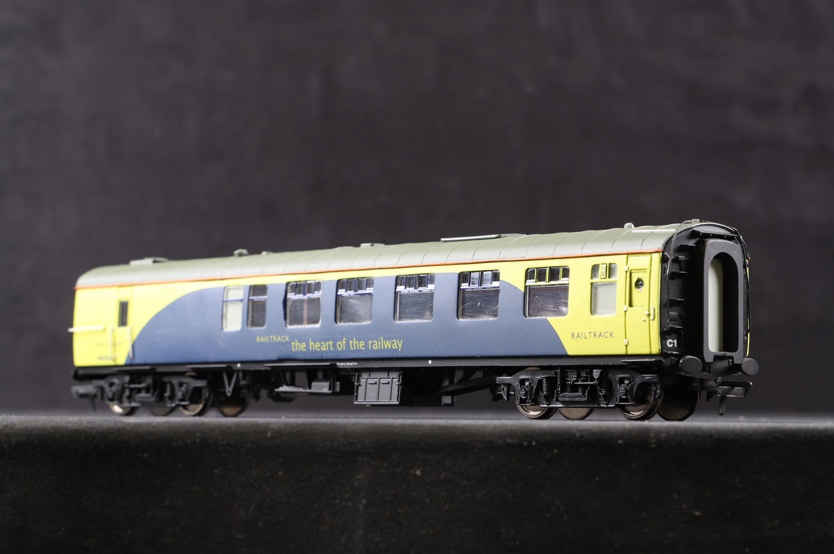 Bachmann OO Rake Of 2 Mk1 Railtrack Coaches Resprayed/ Converted