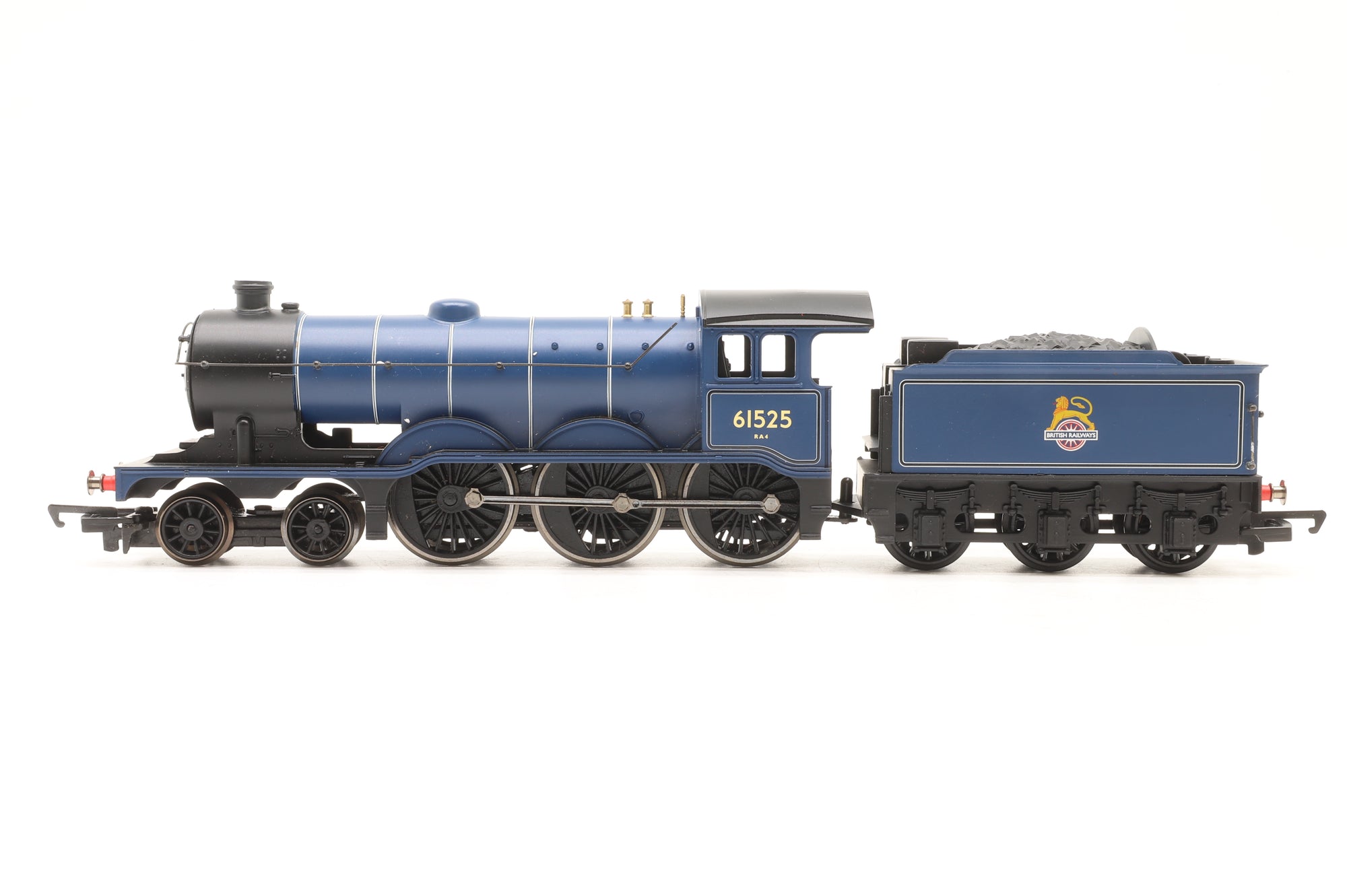 Hornby OO Class B12 BR Express Passenger Blue '61525' & Two Clerestory Coaches