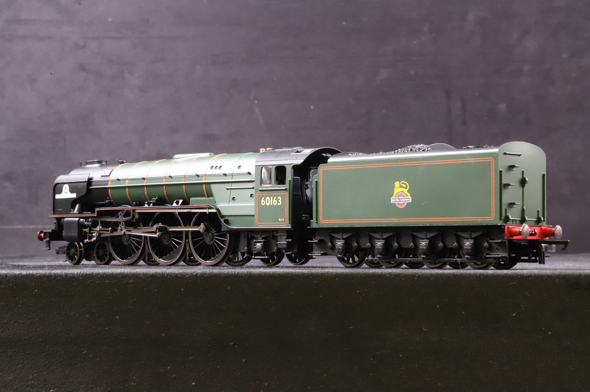 Hornby OO R1225 Tornado Express Train Pack