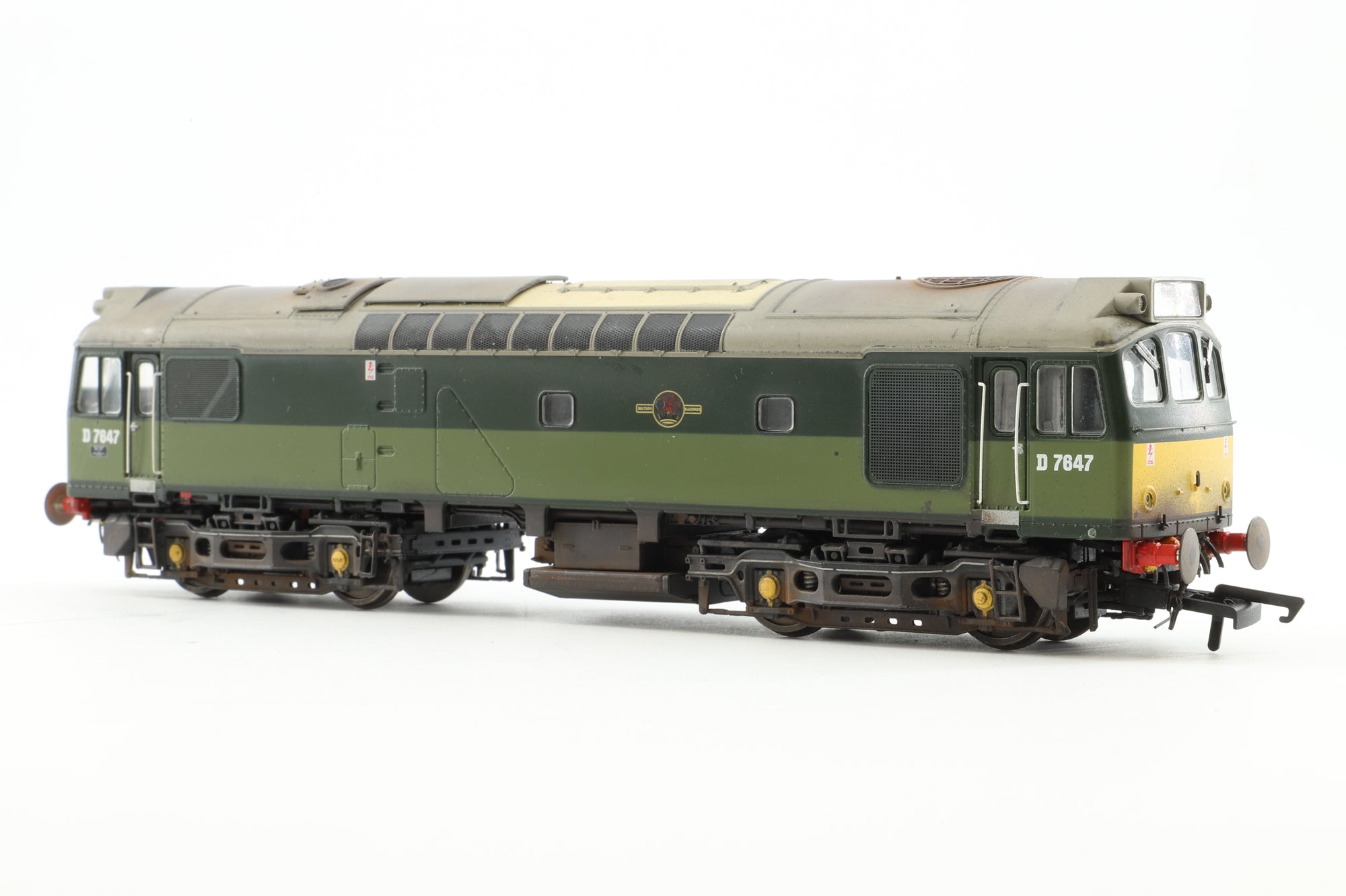 Heljan OO 2530 Class 25 'D7647' BR Two Tone Green With Small Yellow Panels Weathered DCC Fitted