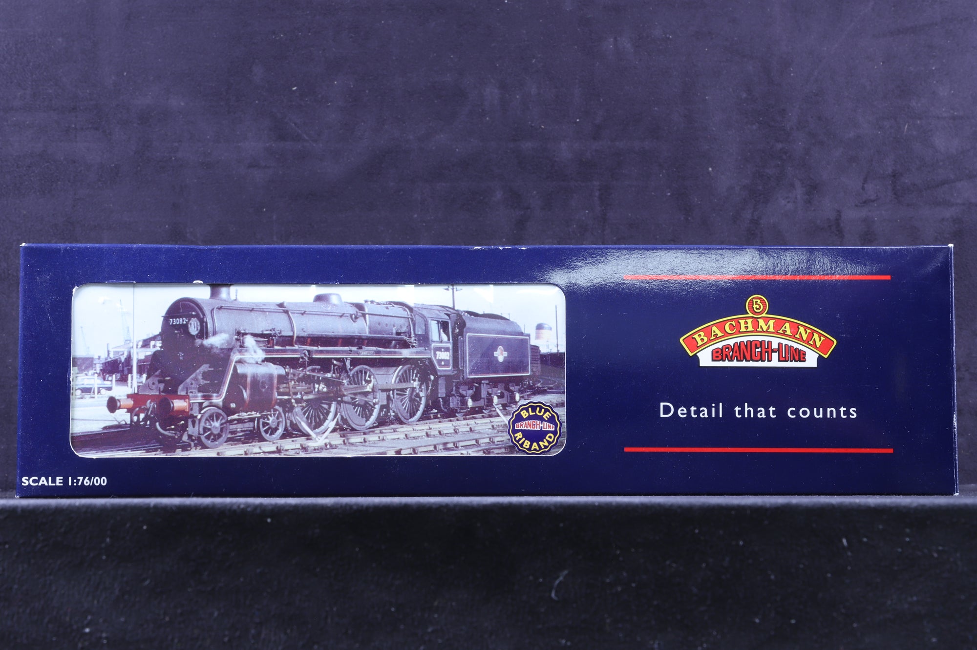 Bachmann OO 32-500 BR Standard Class 5MT 73068 in BR Lined Green with Late Crests and BR 1C Tender