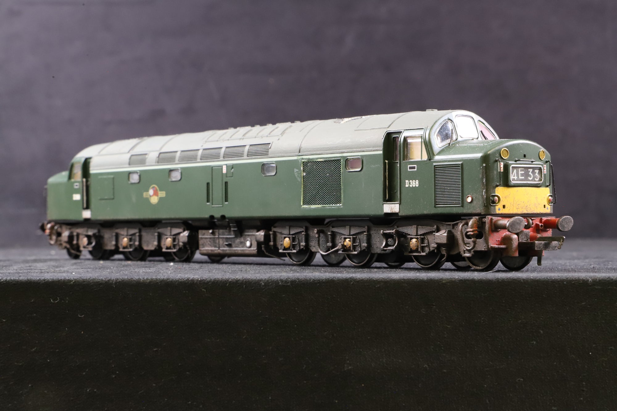 WORKSHOP Bachmann OO 32-475 Class 40 D368 in BR Green w/ Small Yellow Panels - Weathered