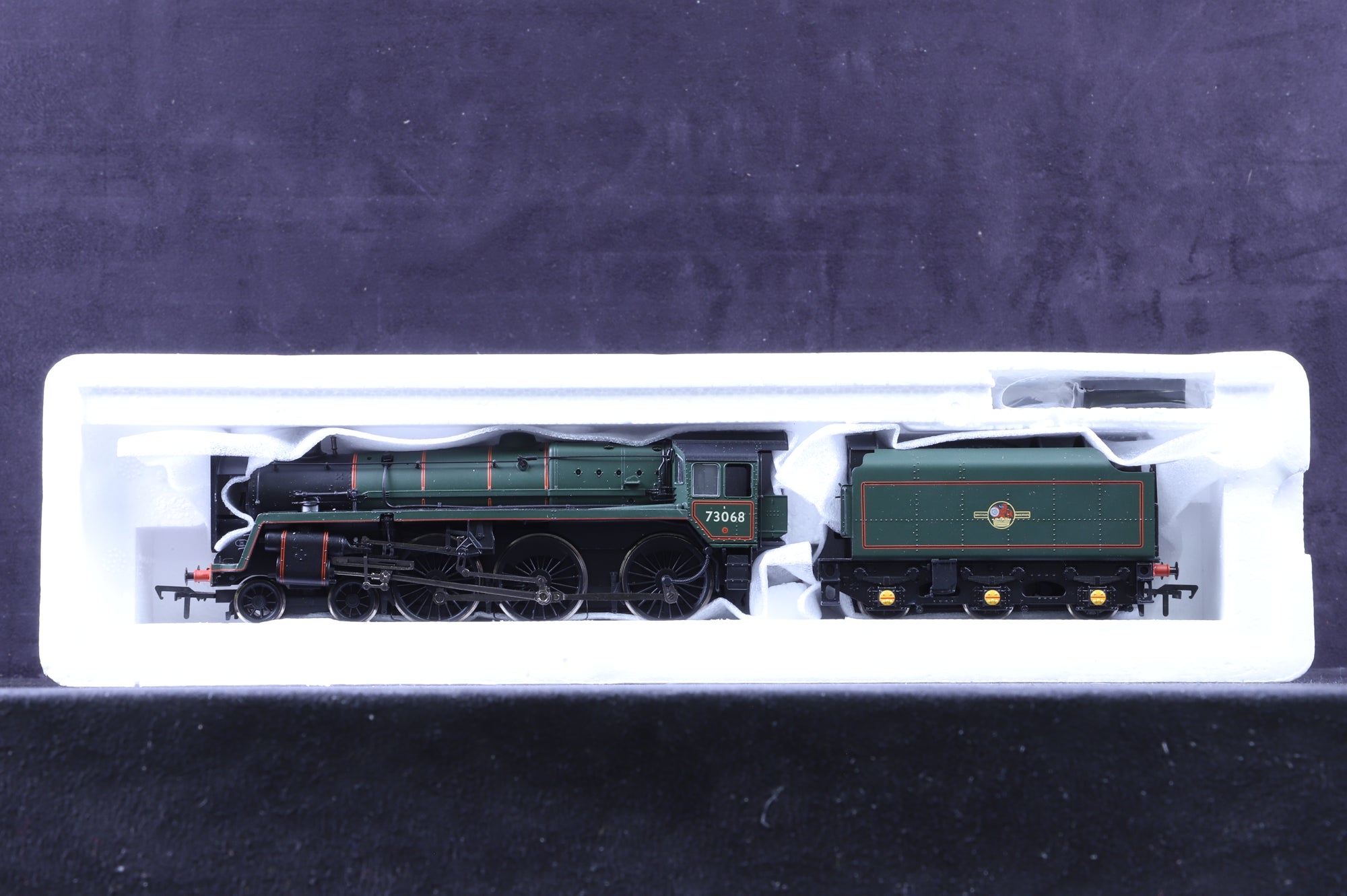Bachmann OO 32-500 BR Standard Class 5MT 73068 in BR Lined Green with Late Crests and BR 1C Tender