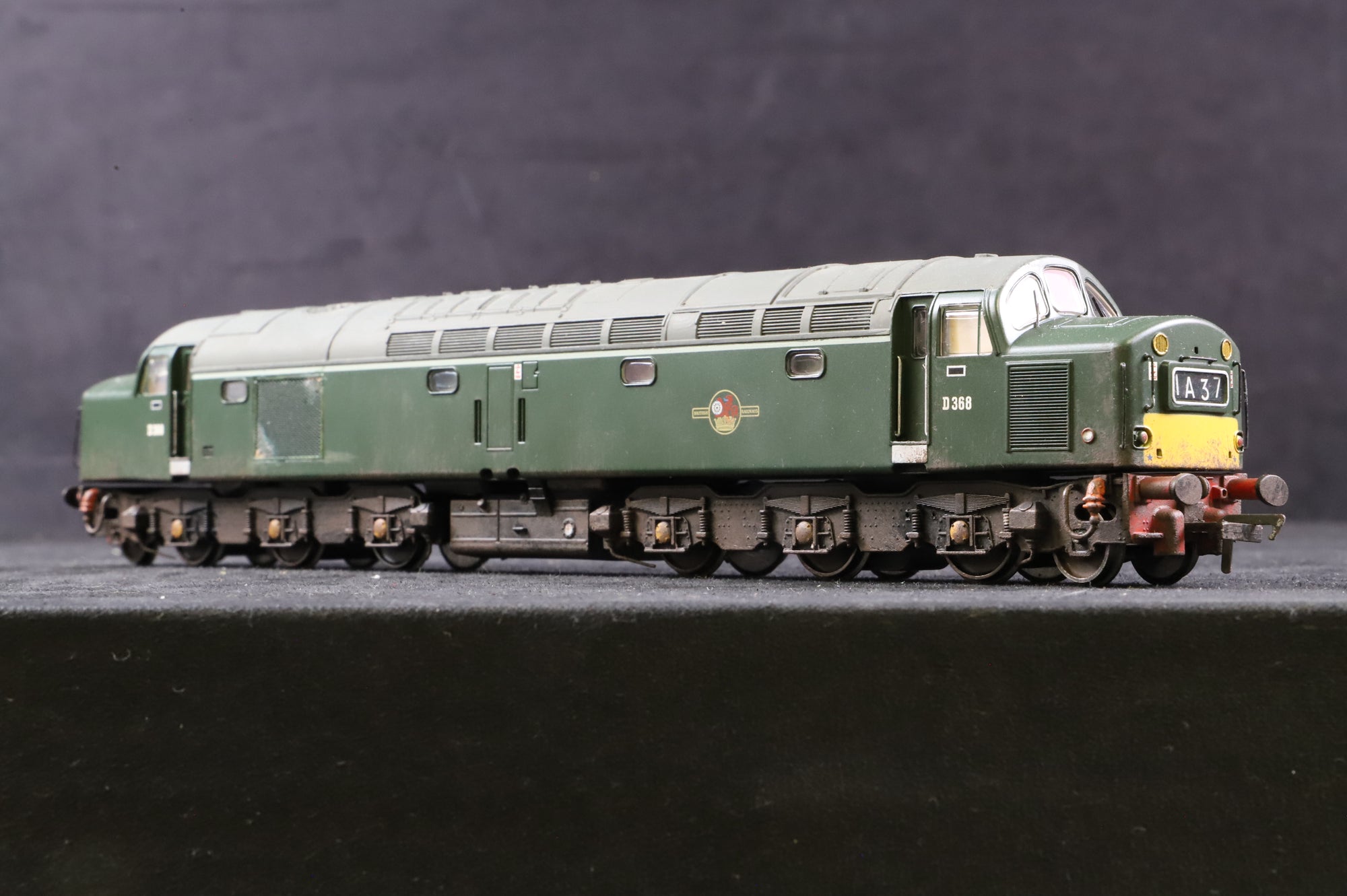 WORKSHOP Bachmann OO 32-475 Class 40 D368 in BR Green w/ Small Yellow Panels - Weathered