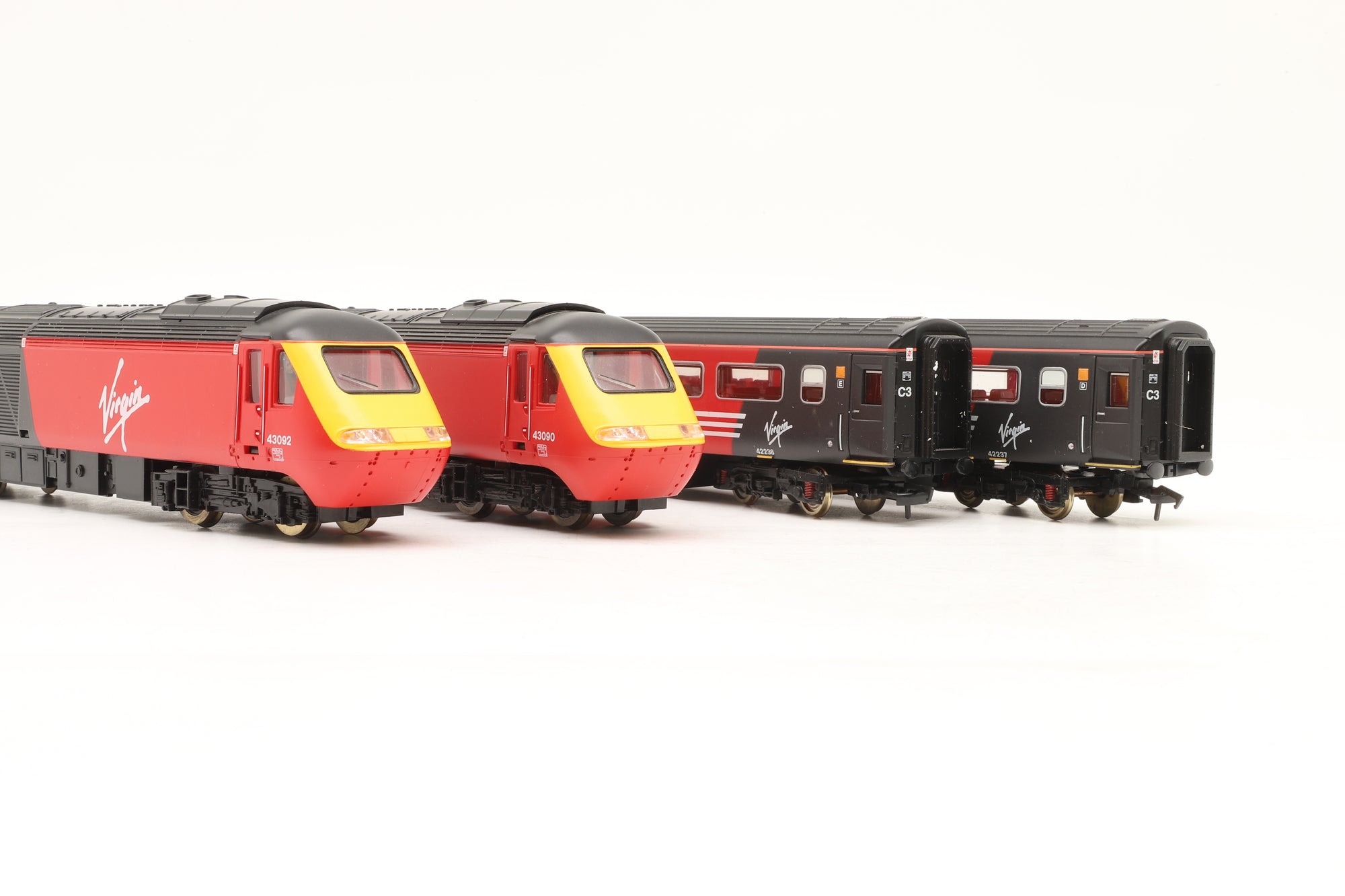 Hornby OO R2114 Virgin 125 High Speed Train DCC Fitted