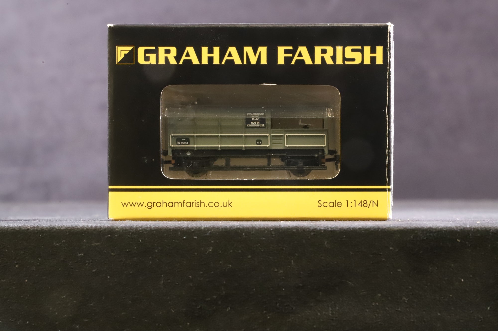 Graham Farish N Gauge Rake of 4 BR Wagons Incl. Brake Van - Mixed Weathered/Pristine