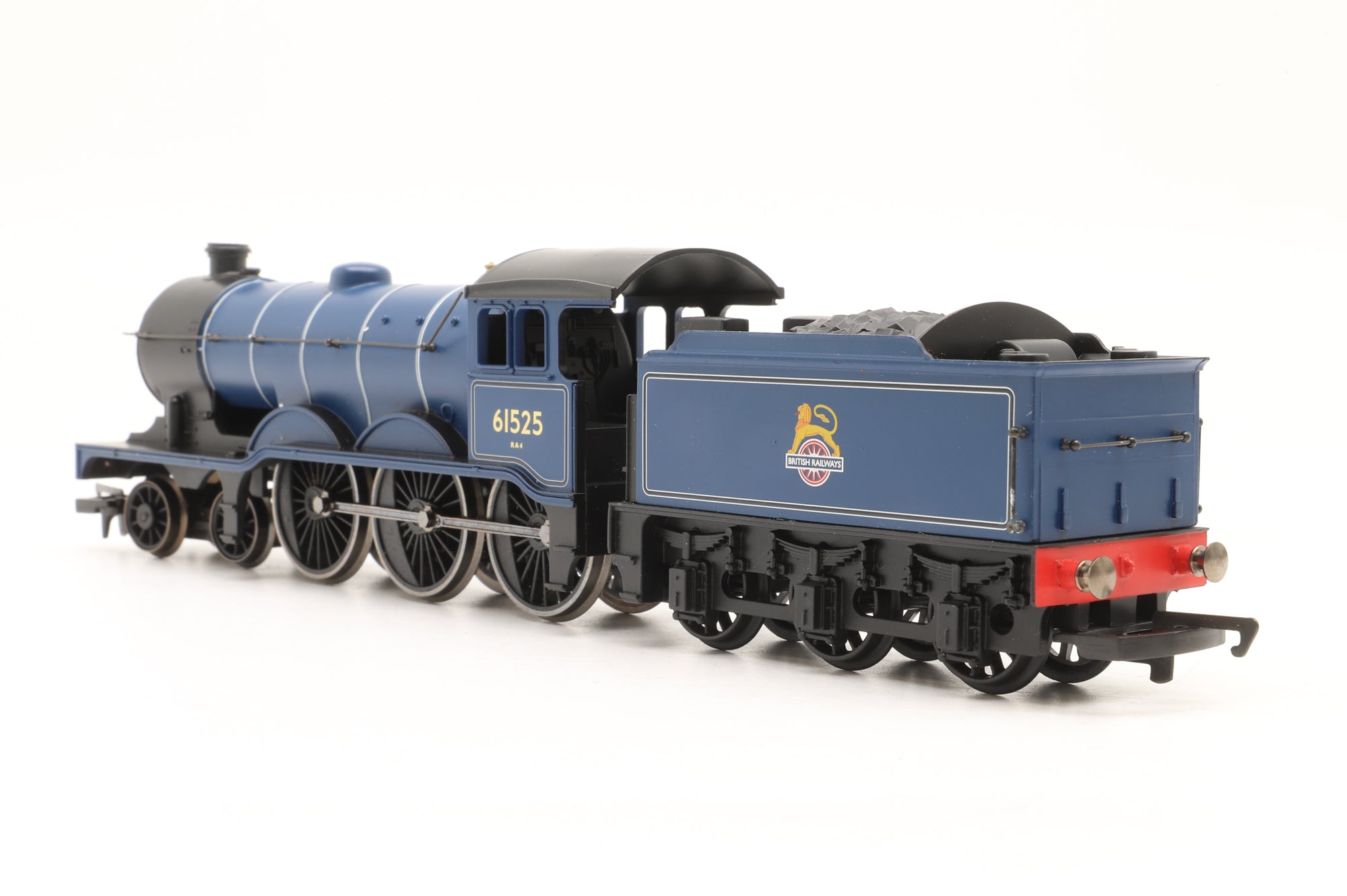 Hornby OO Class B12 BR Express Passenger Blue '61525' & Two Clerestory Coaches