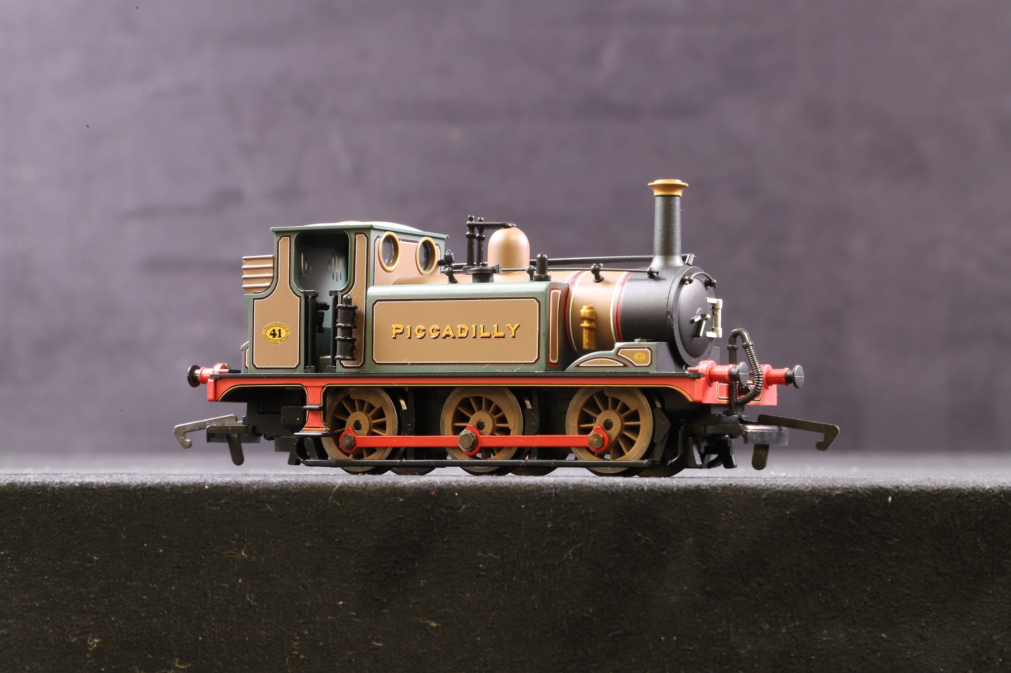 Hornby OO R2483 A1X Terrier No.41 'Picadilly' in Stroudley's Improved Engine 'Green'