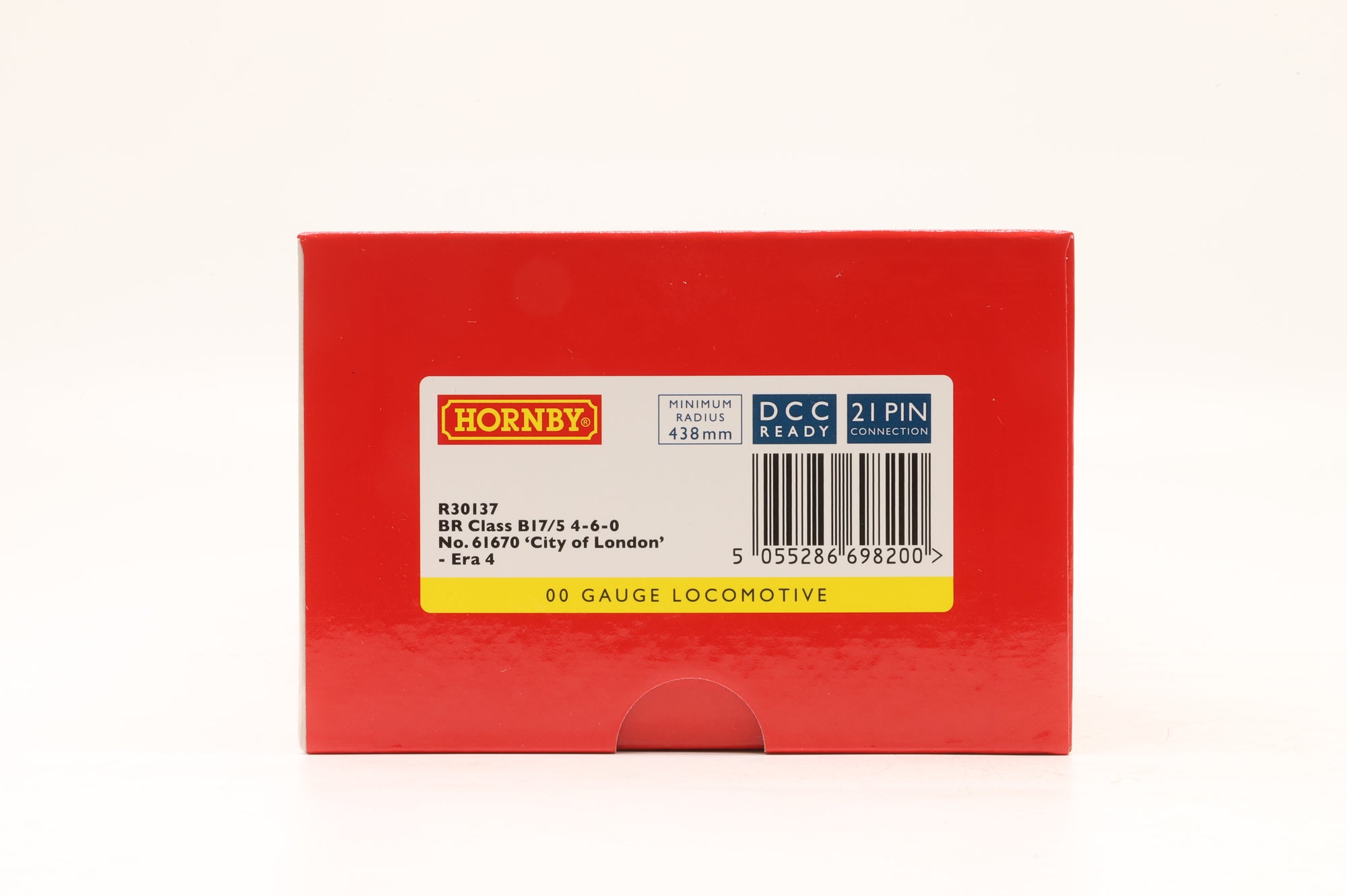 Hornby OO R30137 Class B17/5 61670 'City of London' in BR Black w/ Gill Sans Lettering