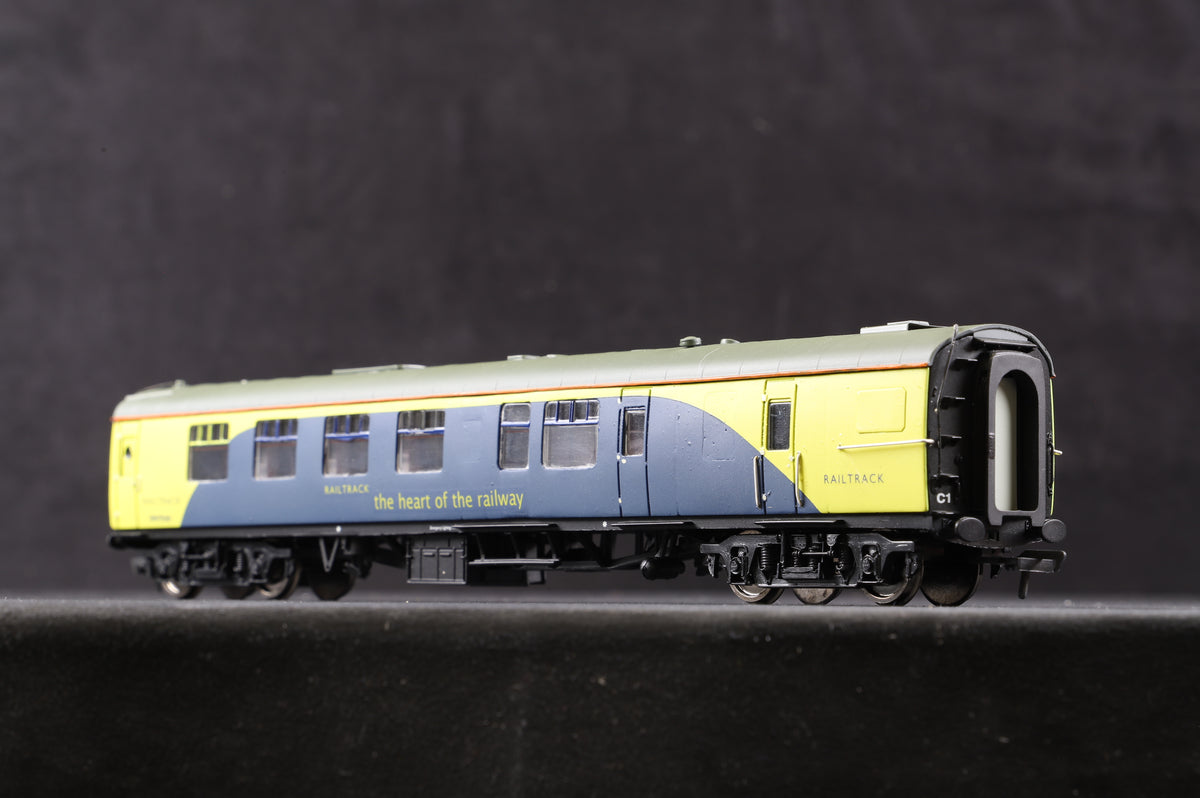 Bachmann OO Rake Of 2 Mk1 Railtrack Coaches Resprayed/ Converted