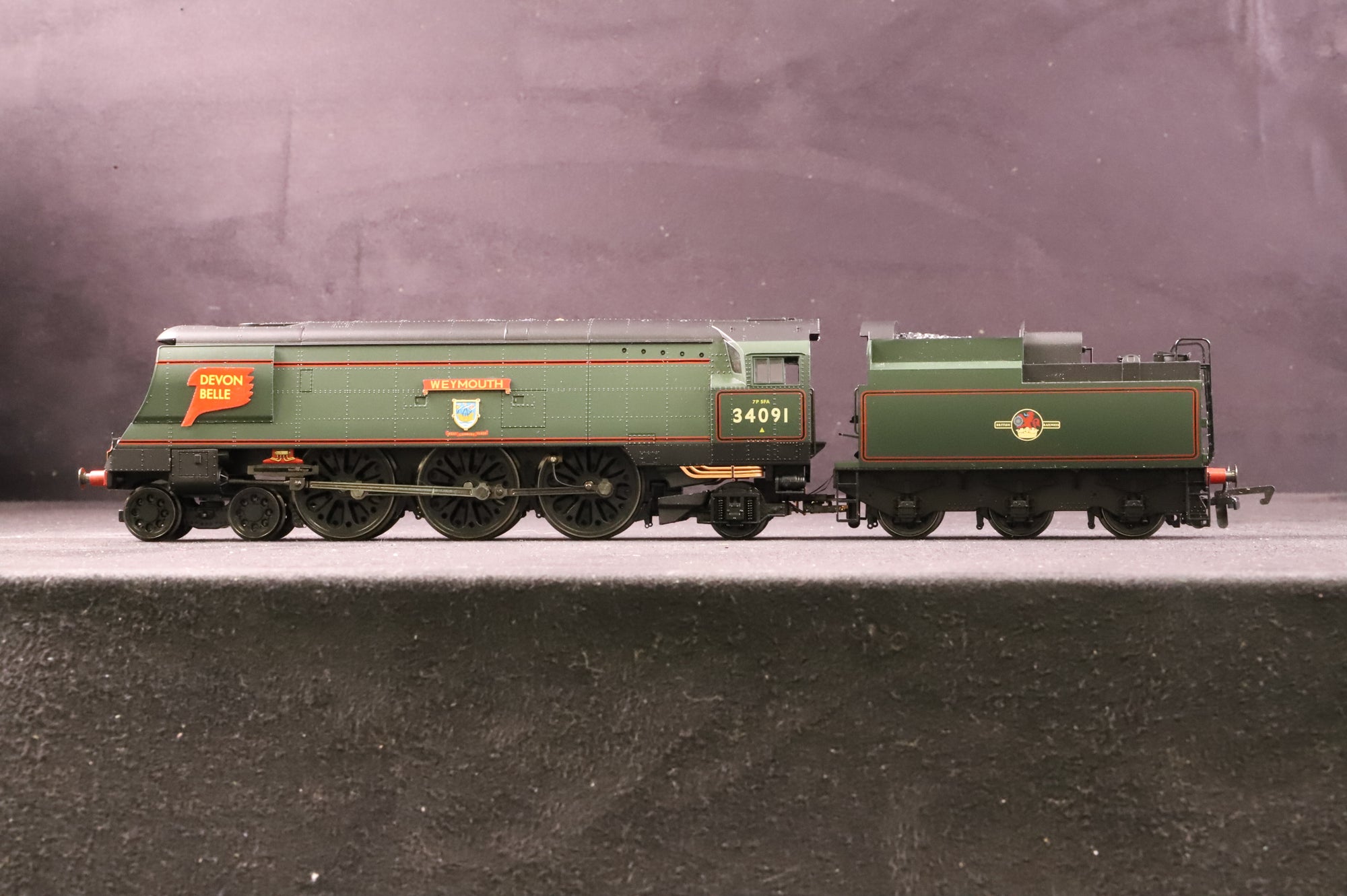 Hornby OO R2282 West Country Class 34091 'Weymouth'/'Devon Belle' in BR Lined Green w/ Late Crests