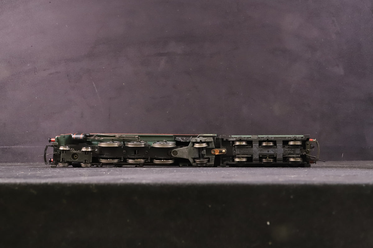 Hornby OO R2104 Britannia Class 7MT 4-6-2 &#39;70050&#39; &#39;Firth of Clyde&#39; BR Green L/C