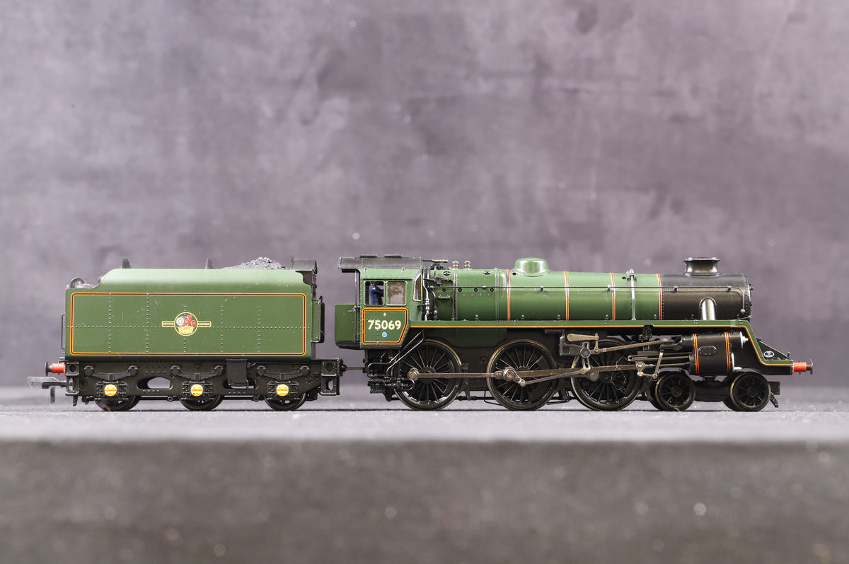 Bachmann OO 31-116 Standard Class 4MT &#39;75069&#39; BR1B Tender BR Lined Green L/Crest Preserved