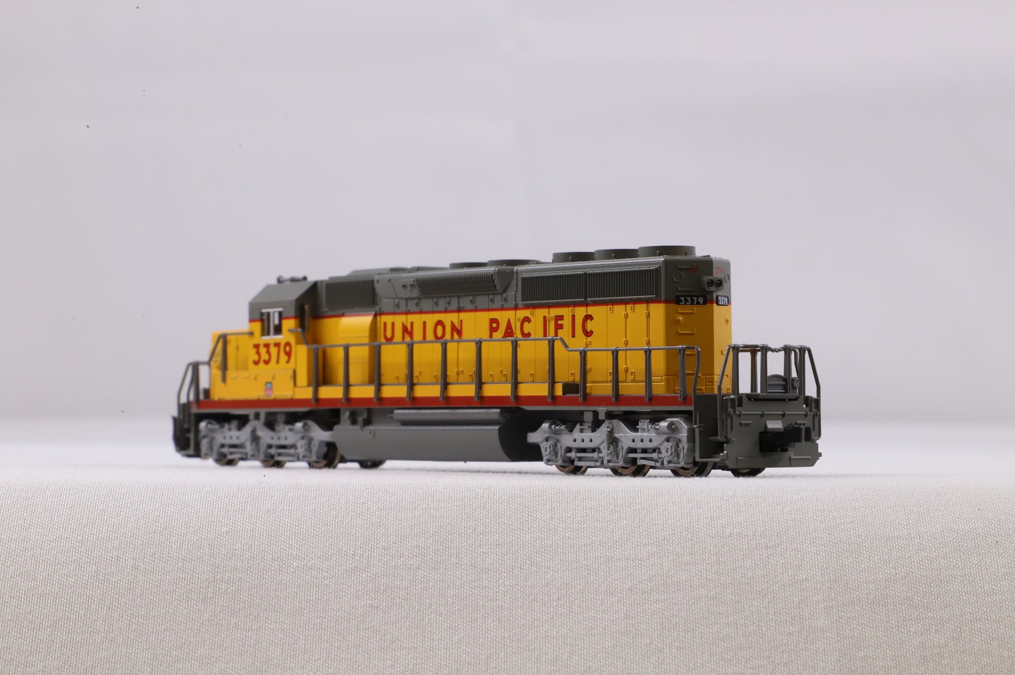Kato N 176-4909 SD40-2 Snoot UP '3379' Diesel Locomotive