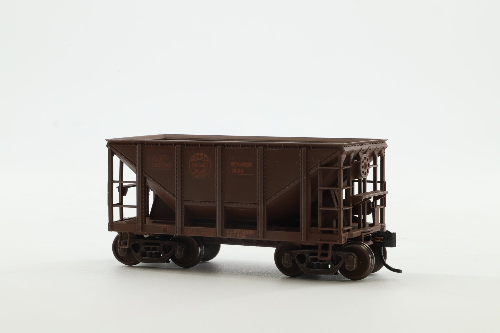 Walthers HO 12-Pack of Michigan Ore Cars in DMIR Brown - Pro-Weathered/Customised